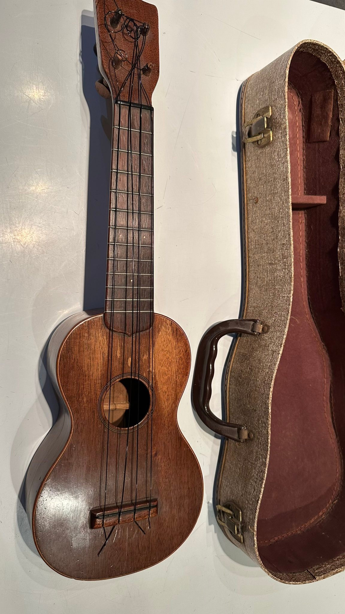 Gstring Ukulele Co. information needed