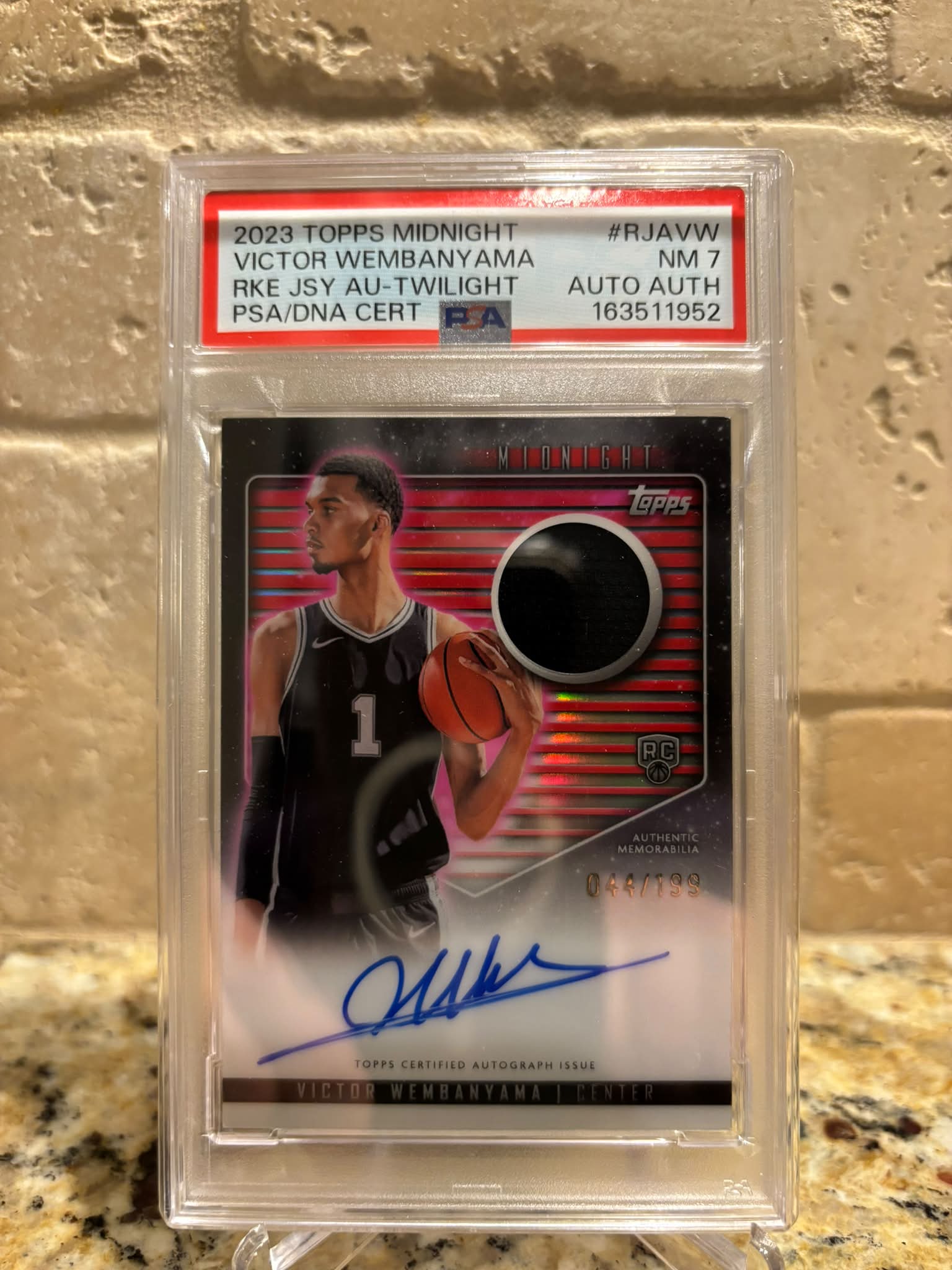 2023 Topps Midnight Victor Wembanyama autograph card review