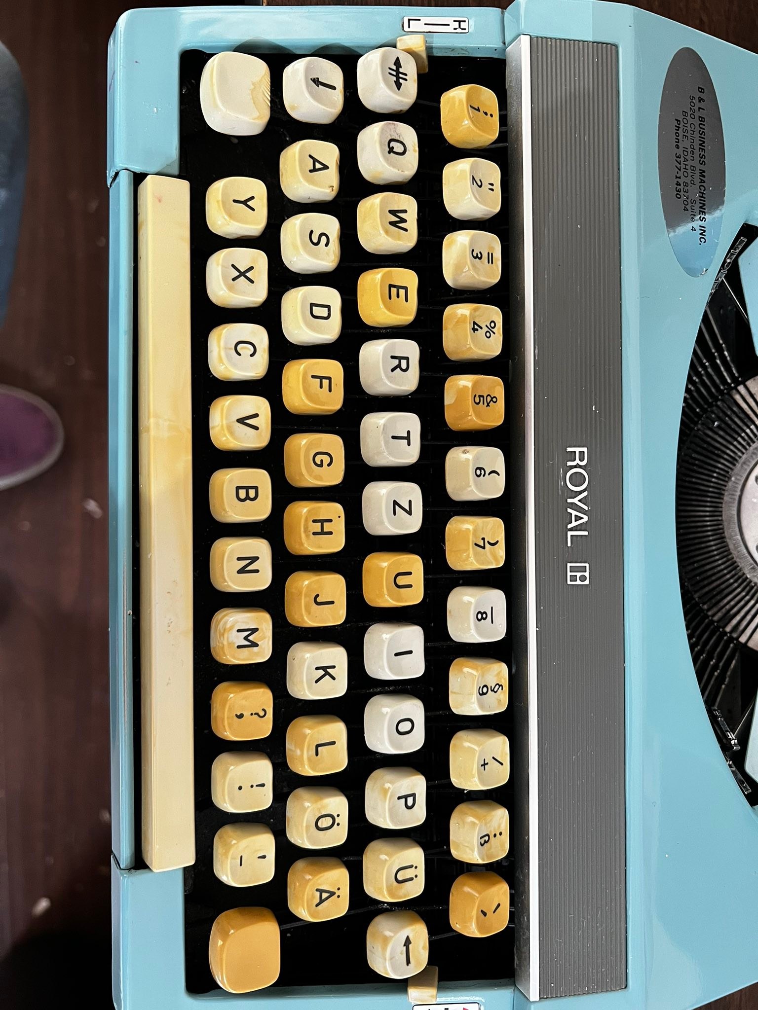 Royal 200 typewriter with German keyboard