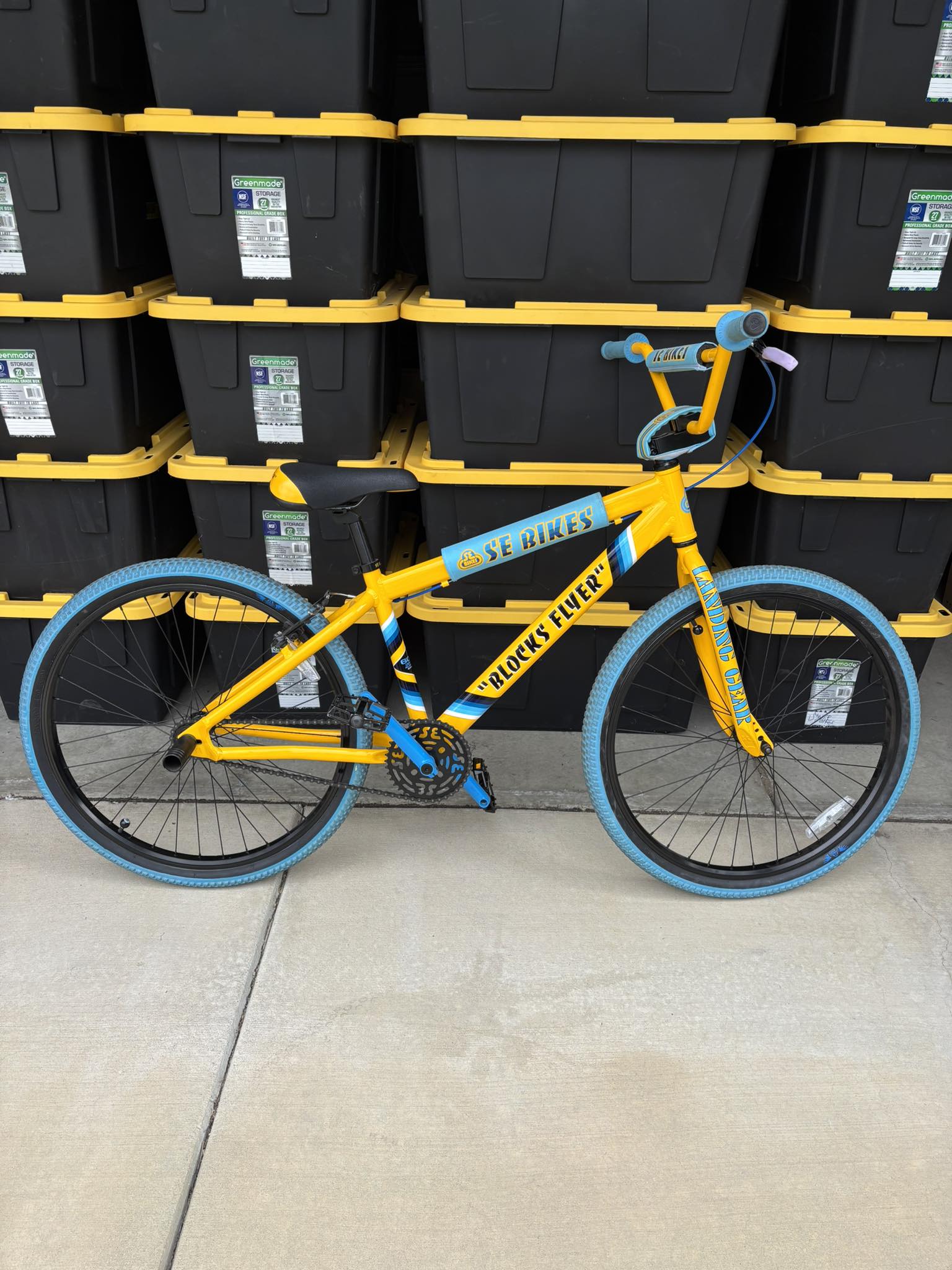 2022 se bike blocks flyer 26 inch needs new seat and just need