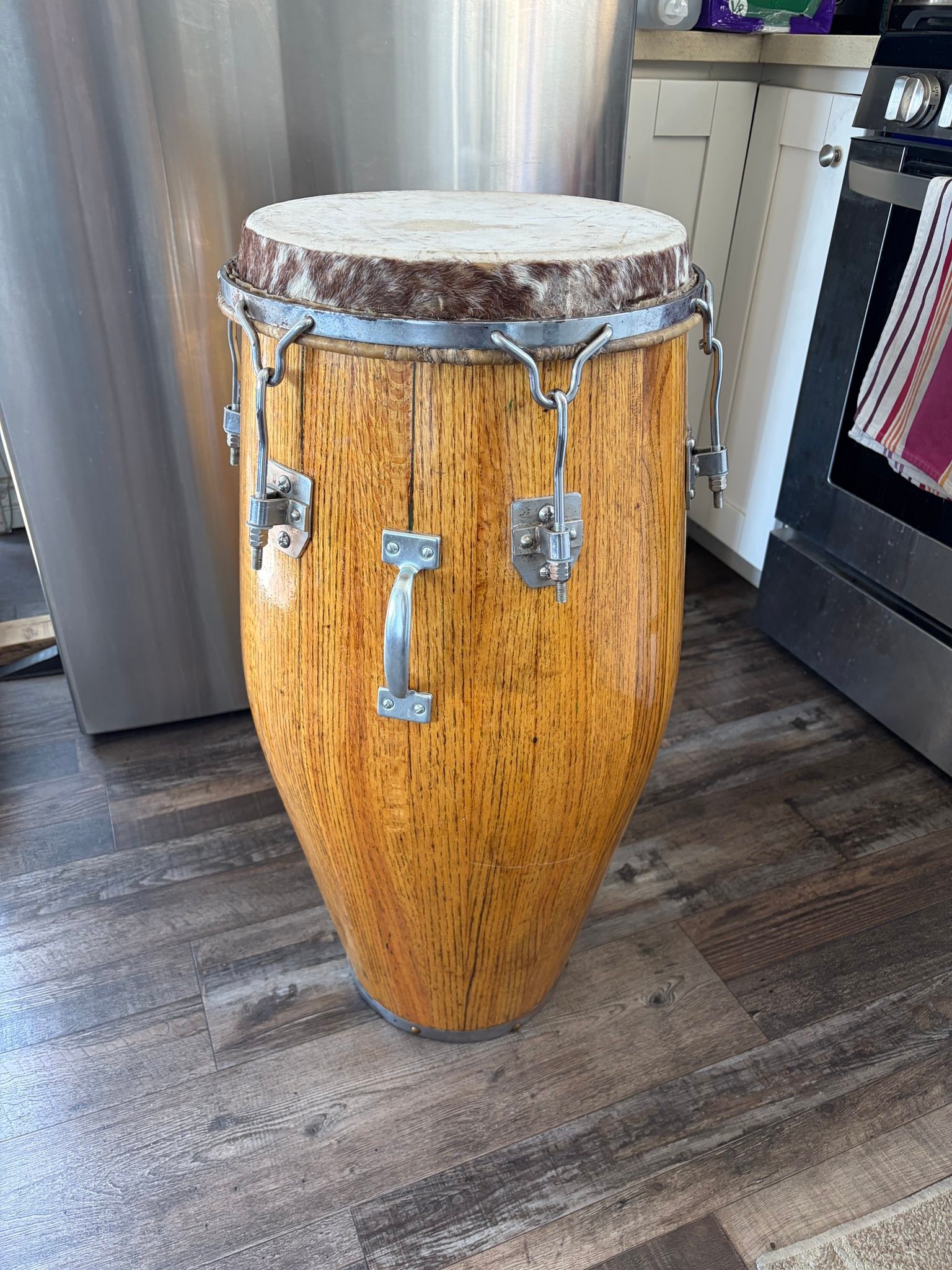 Valje drum with 1970s conga decal placement