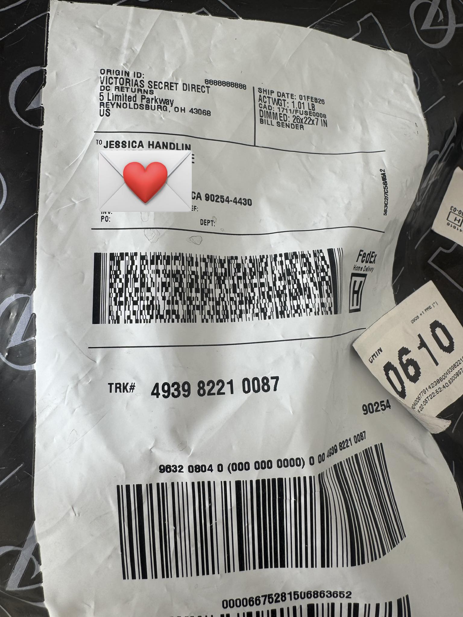 Is there a Jessica Handlin❓package was mistakenly delivered to my