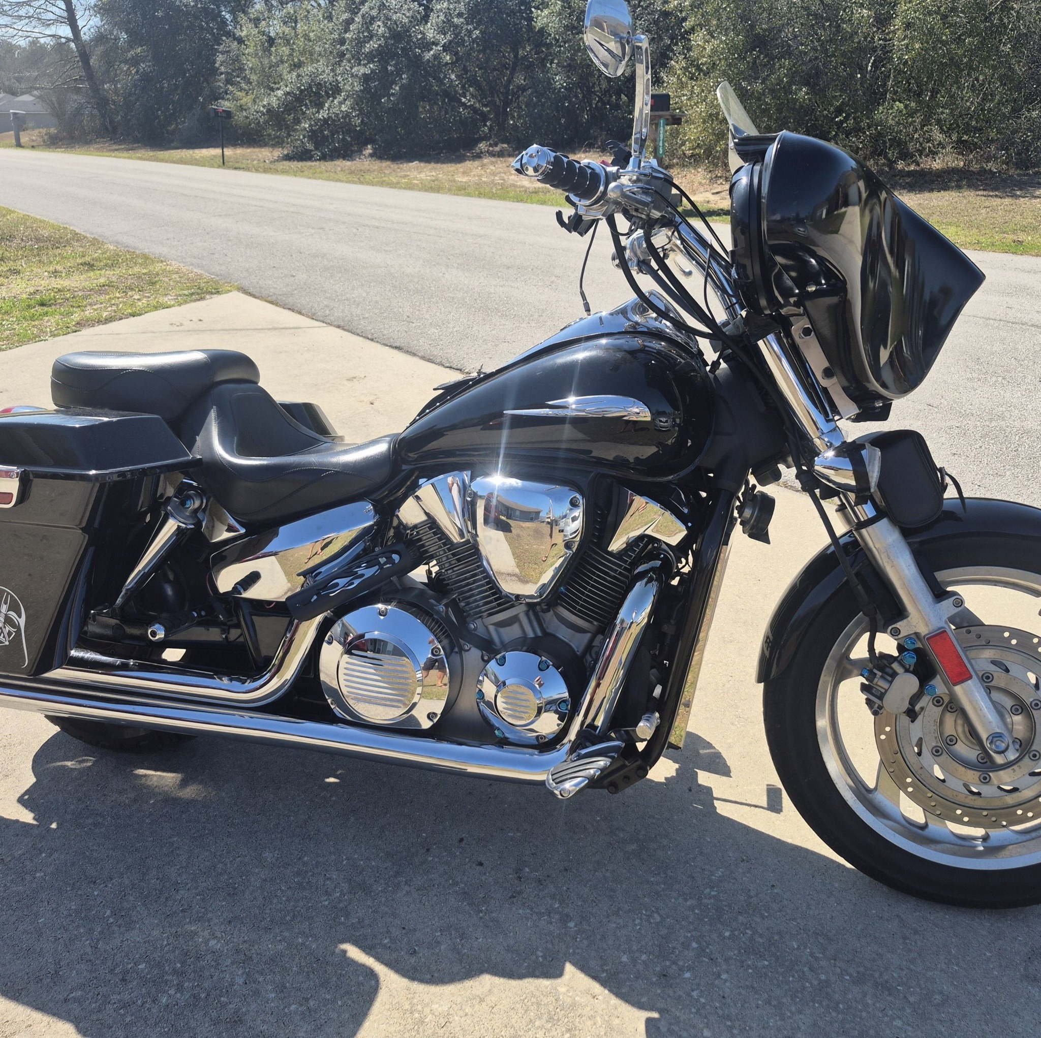 Honda VTX 1300/1800 owners | Help! Is that gap between specer and folk ...