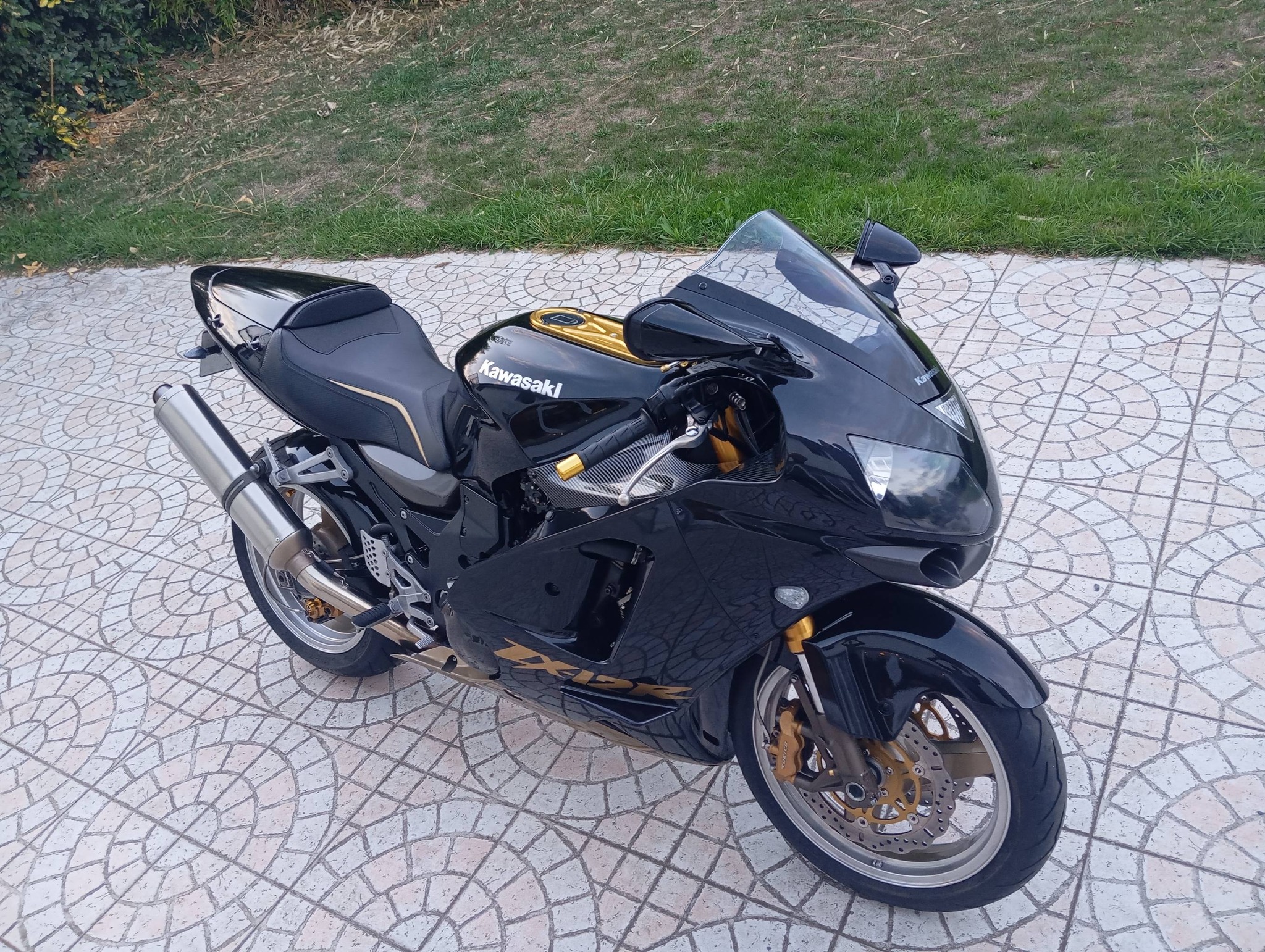 五十恩 ZX12R motorcycle owner celebrates 50th birthday with new bike
