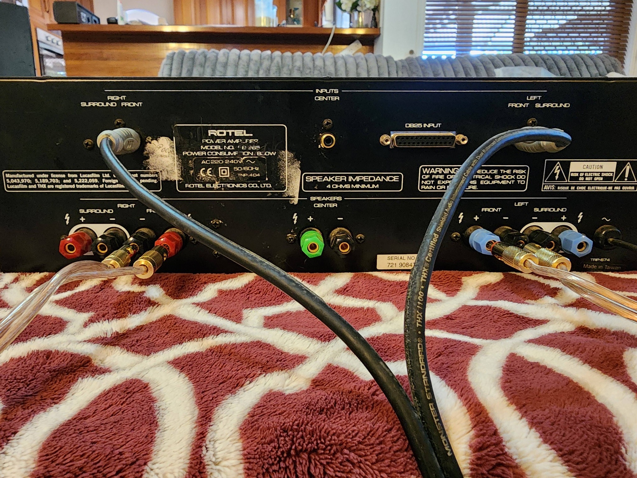 Connecting Teac A-7010 to amplifier correctly?