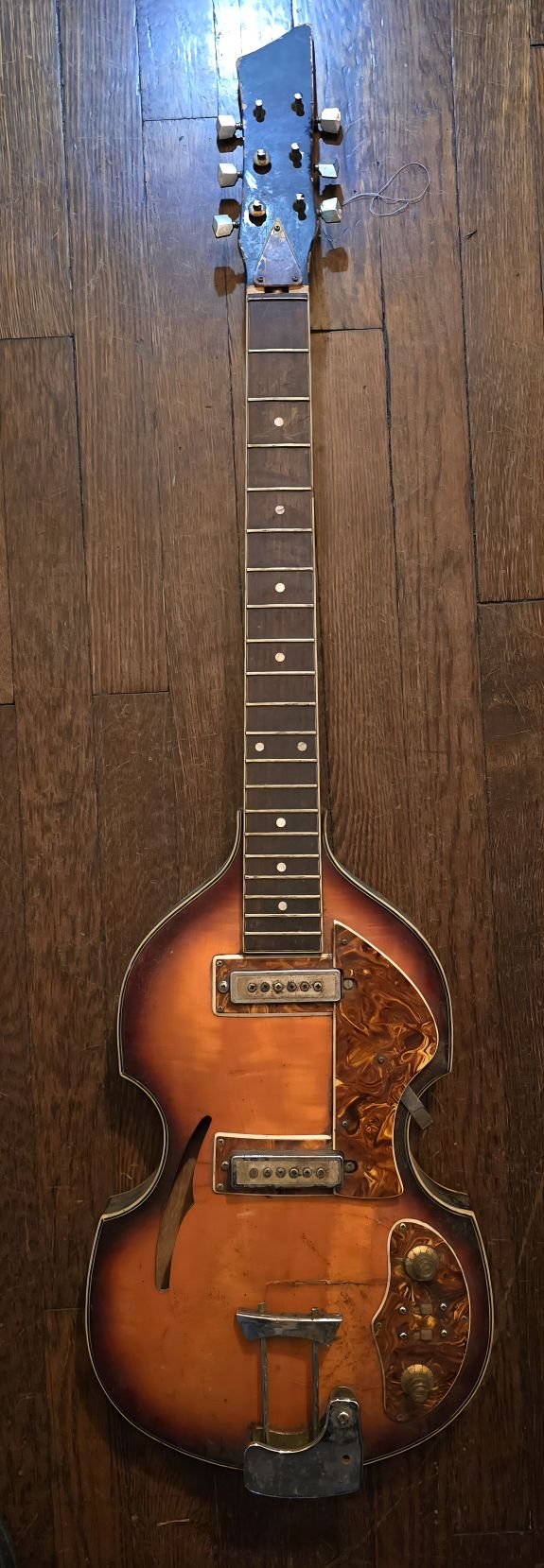 What is the Guyatone SG-28 hollowbody guitar like?