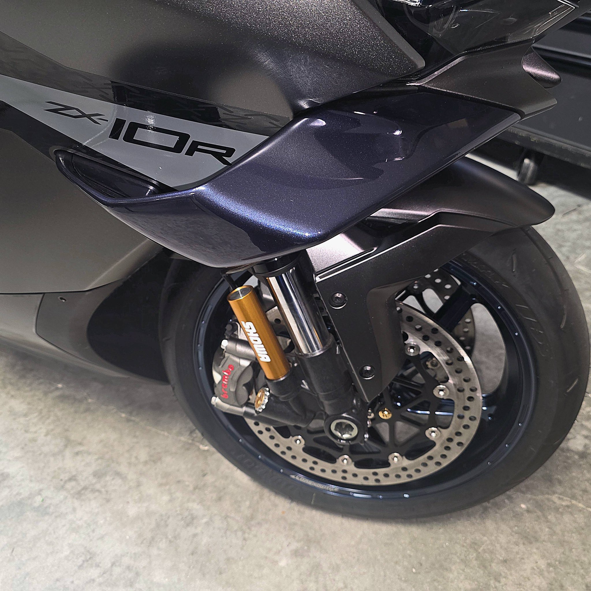 Removing blue wings from Gen 7 ZX10R?