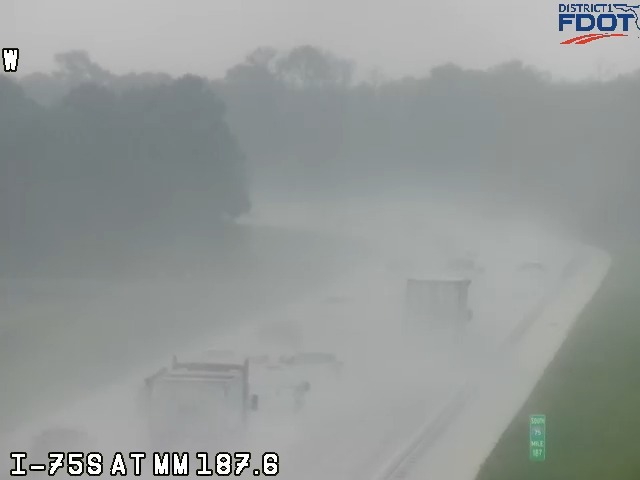 I-75 areas: mm 185: heavy rain mm 186 SB: vehicles on shoulder