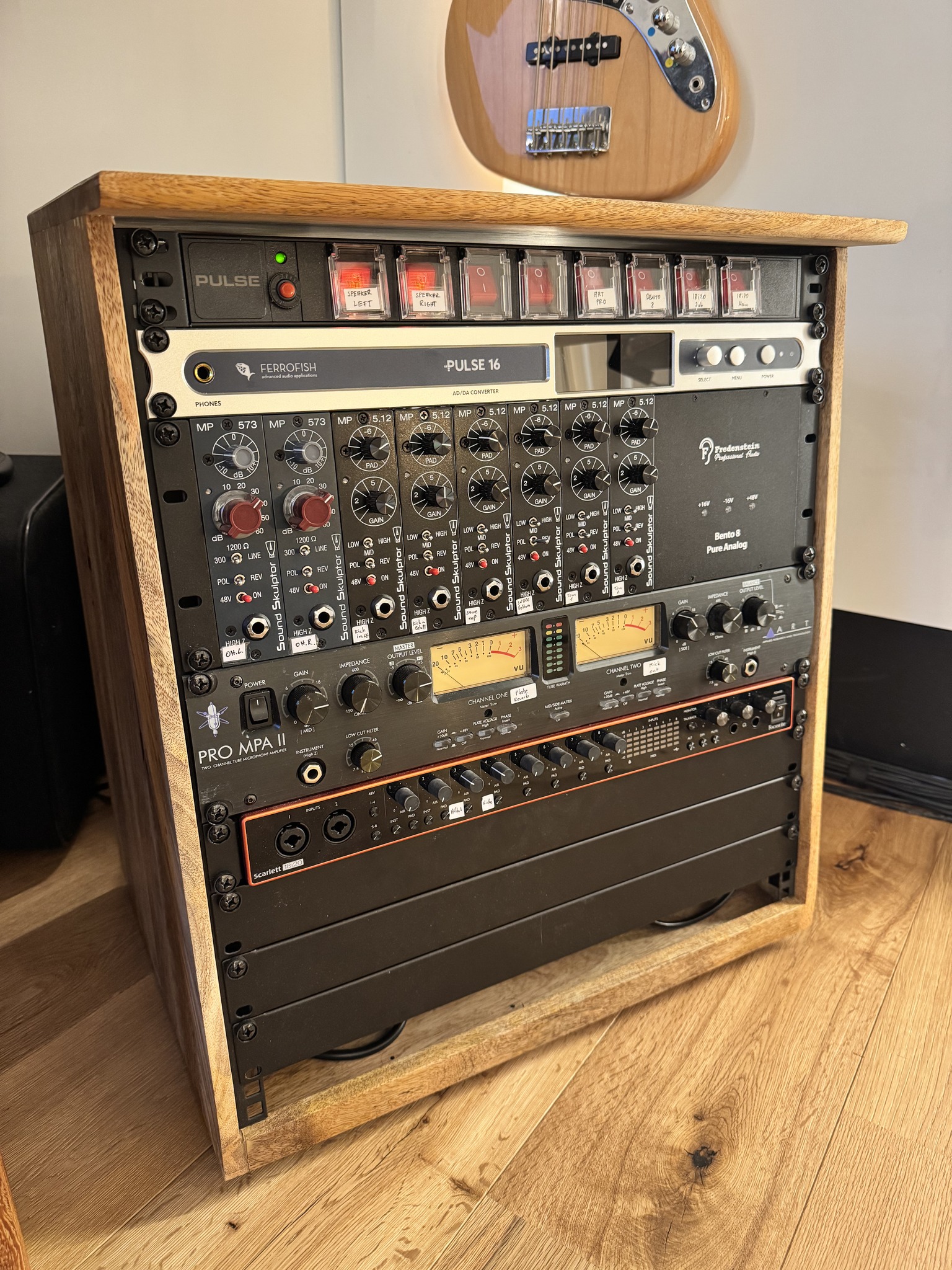 dbx PB-48 Point Patch Bay The PB-48 is a patchbay that just works