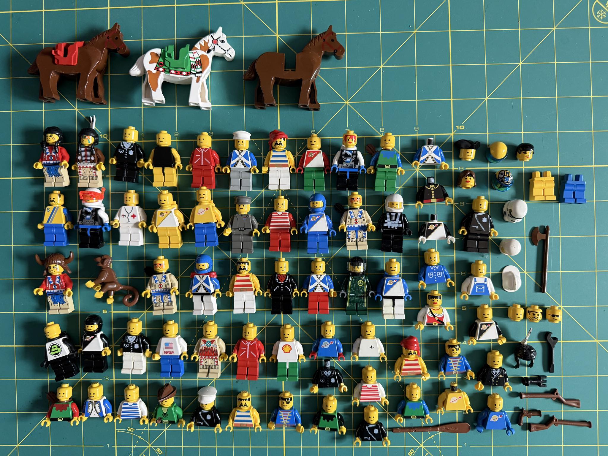 Found this LEGO table at my local thrift store! via Carlos Alvarez