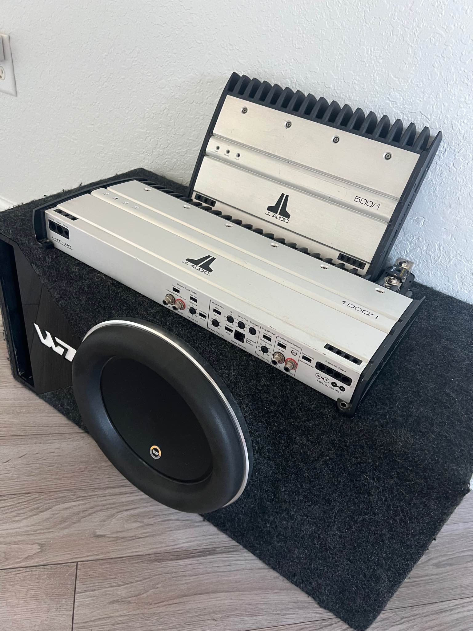 What are these parts in JL Audio 1000/1 amp?