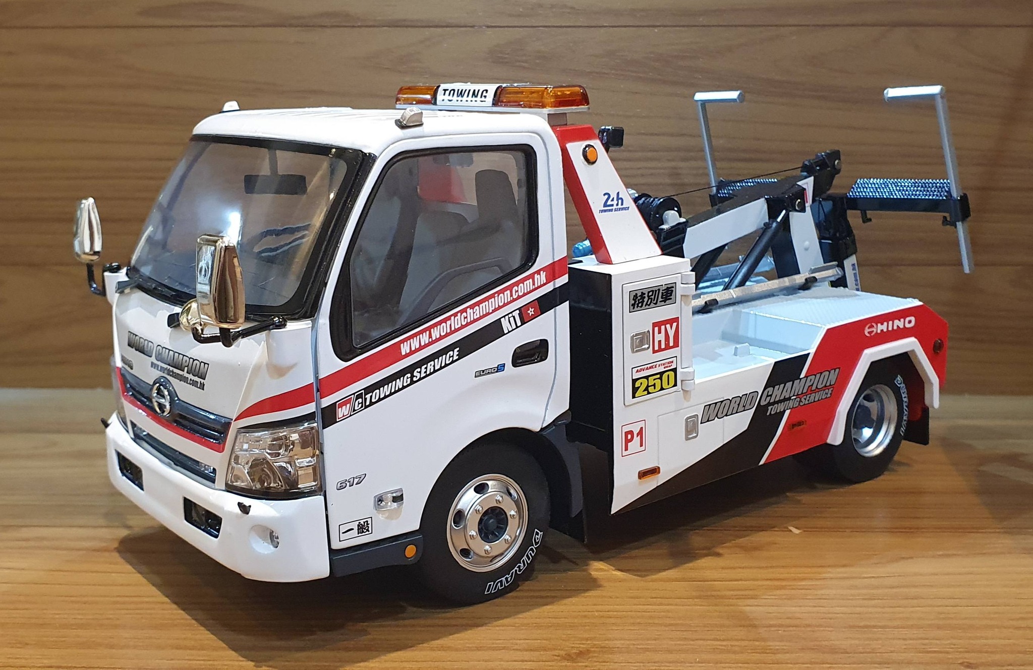tiny HINO 300 1/18scale ミニカー