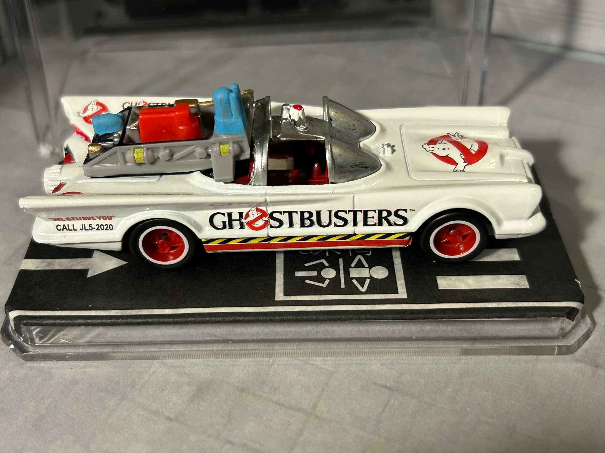 A few of my custom 66 Batmobiles GuDrCN REELINEYO CALL JL5- JL5