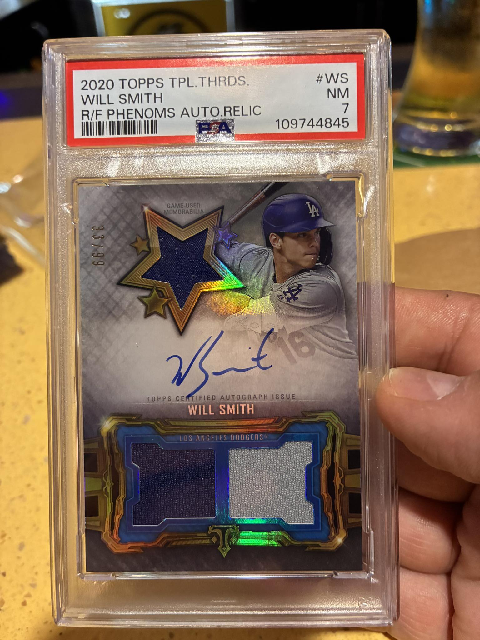 Are autographs on baseball cards actually signed by players?