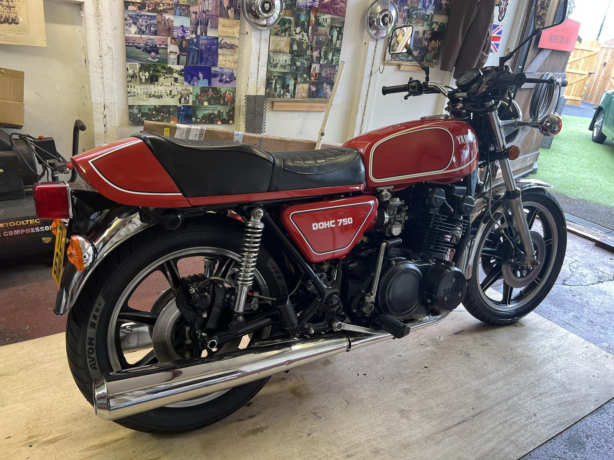 1979 Yamaha XS750 restoration with new Mikuni Oz carbs