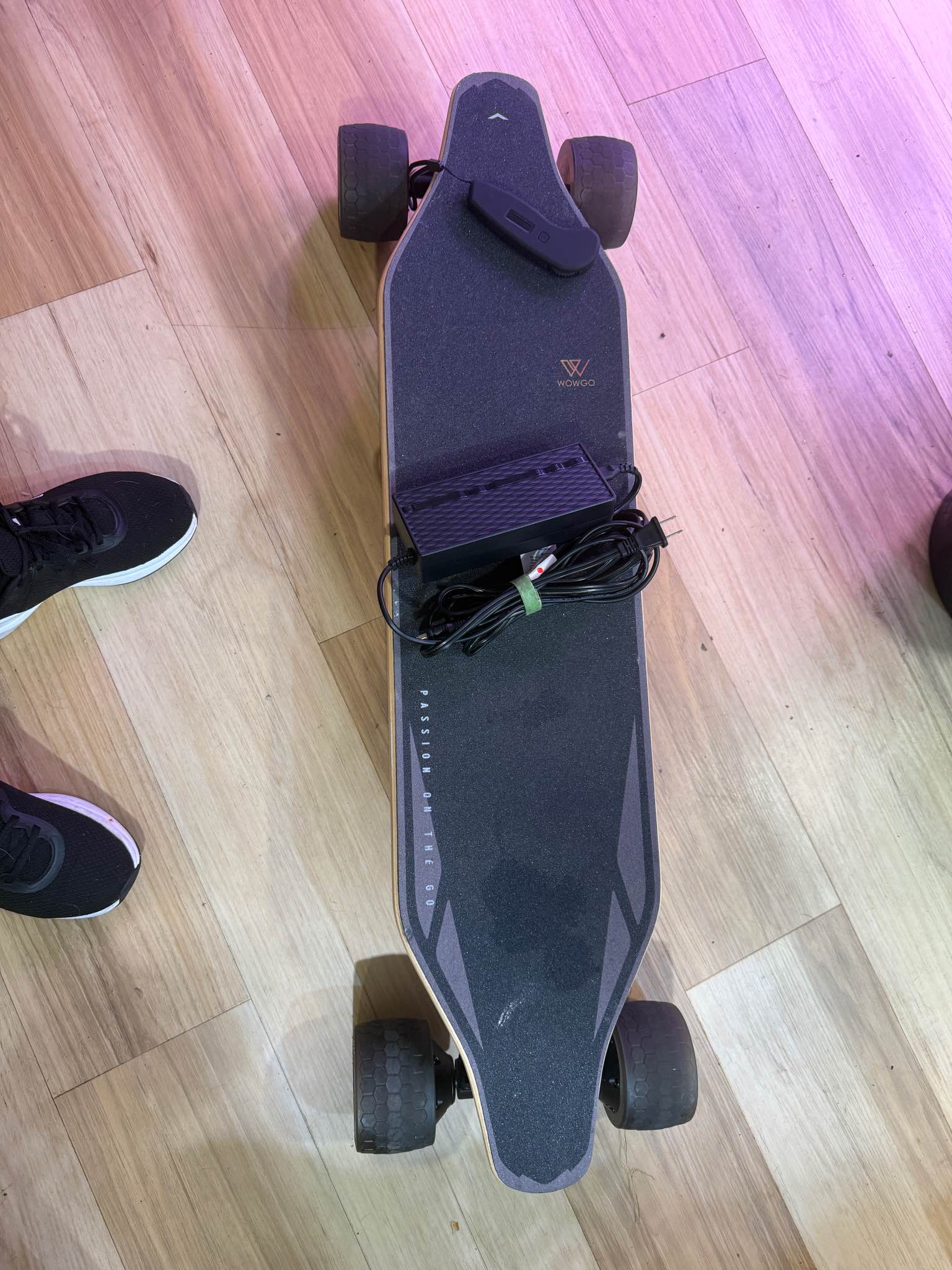 Awesome WOWGO electric skateboard. Has charger and remote. Wheels 