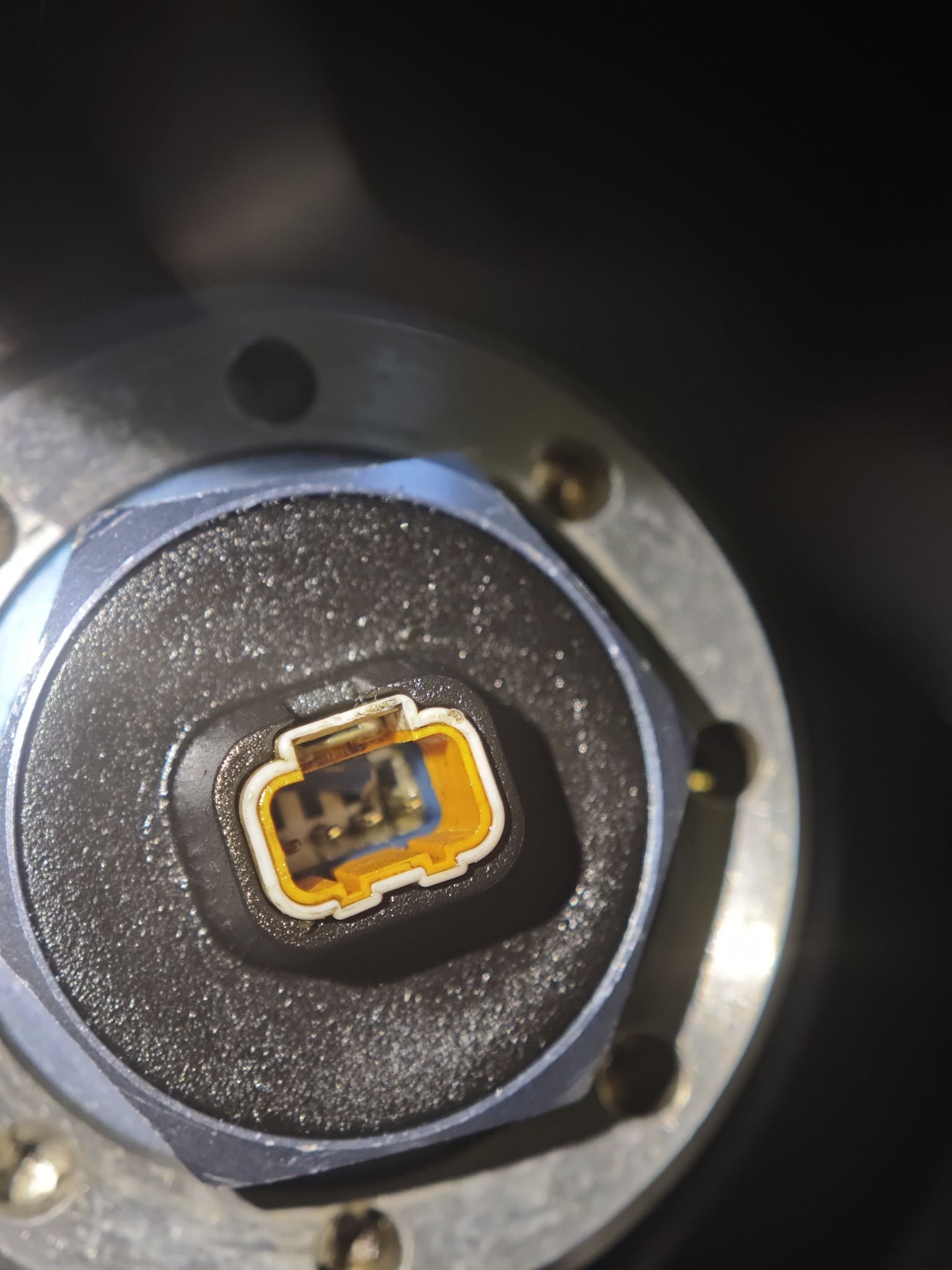 Anyone solved this problem? Oil leaking from connector on the left