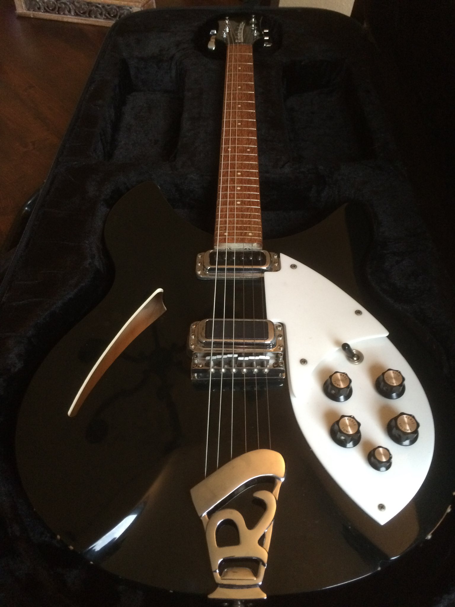 How to identify an original Rickenbacker Jetglo 330
