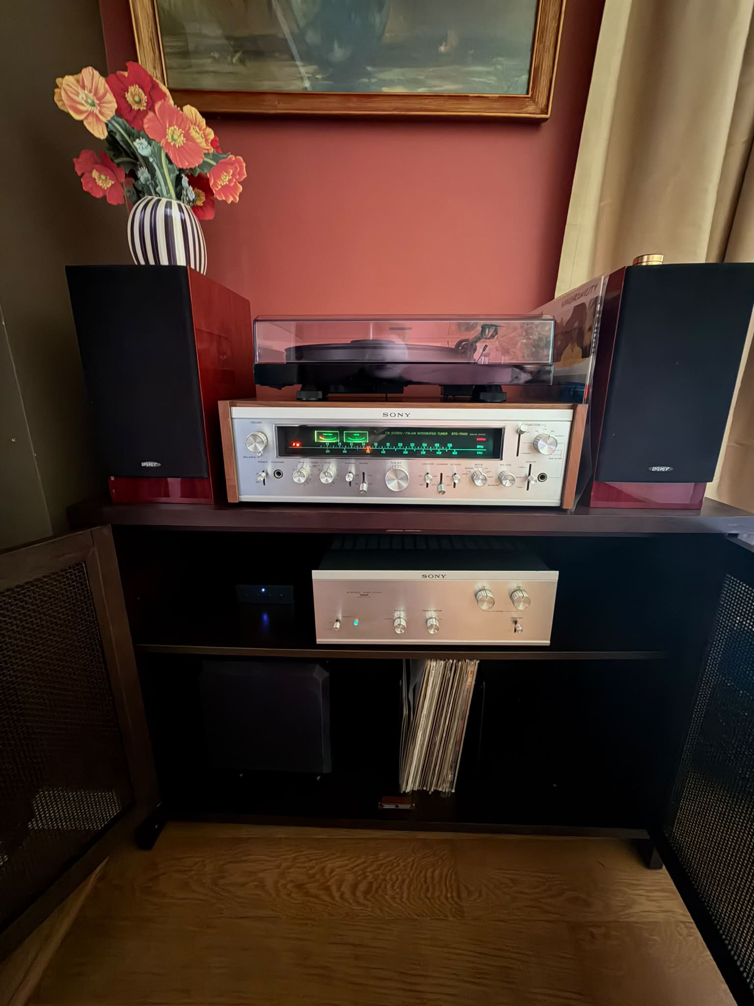 Sony STR-GX909ES receiver from the Elevated Standard line