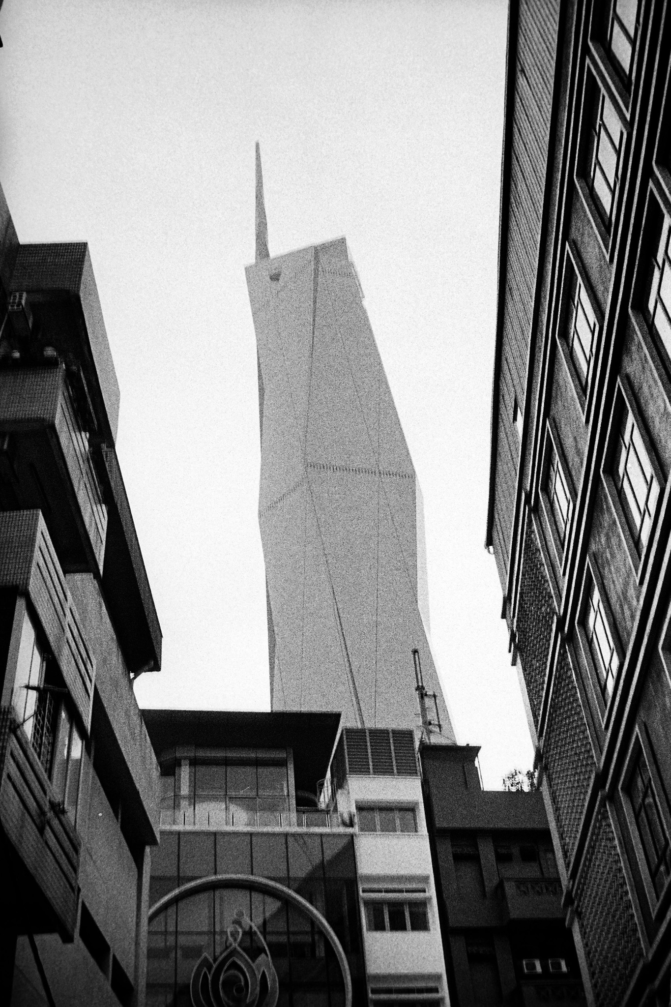 A Gap in the City Konica C35 FD Hexanon 38mm f1.8 Kodak TX400 BW60 dev