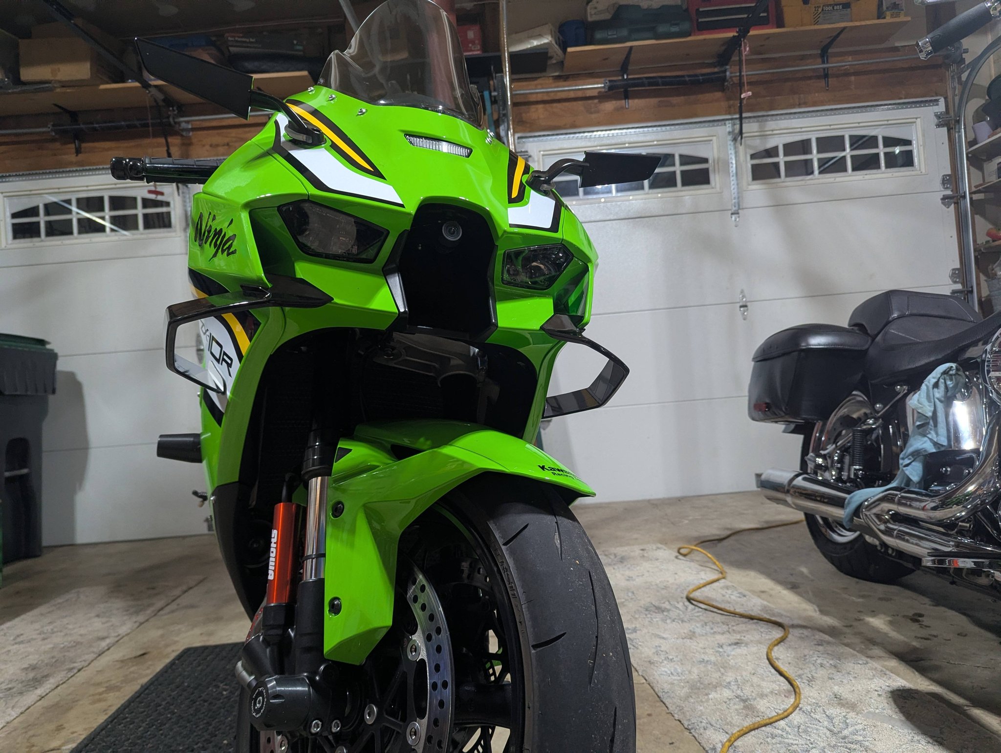 みみ Kawasaki Ninja ZX-10R with aftermarket exhaust pipe and Kawasaki