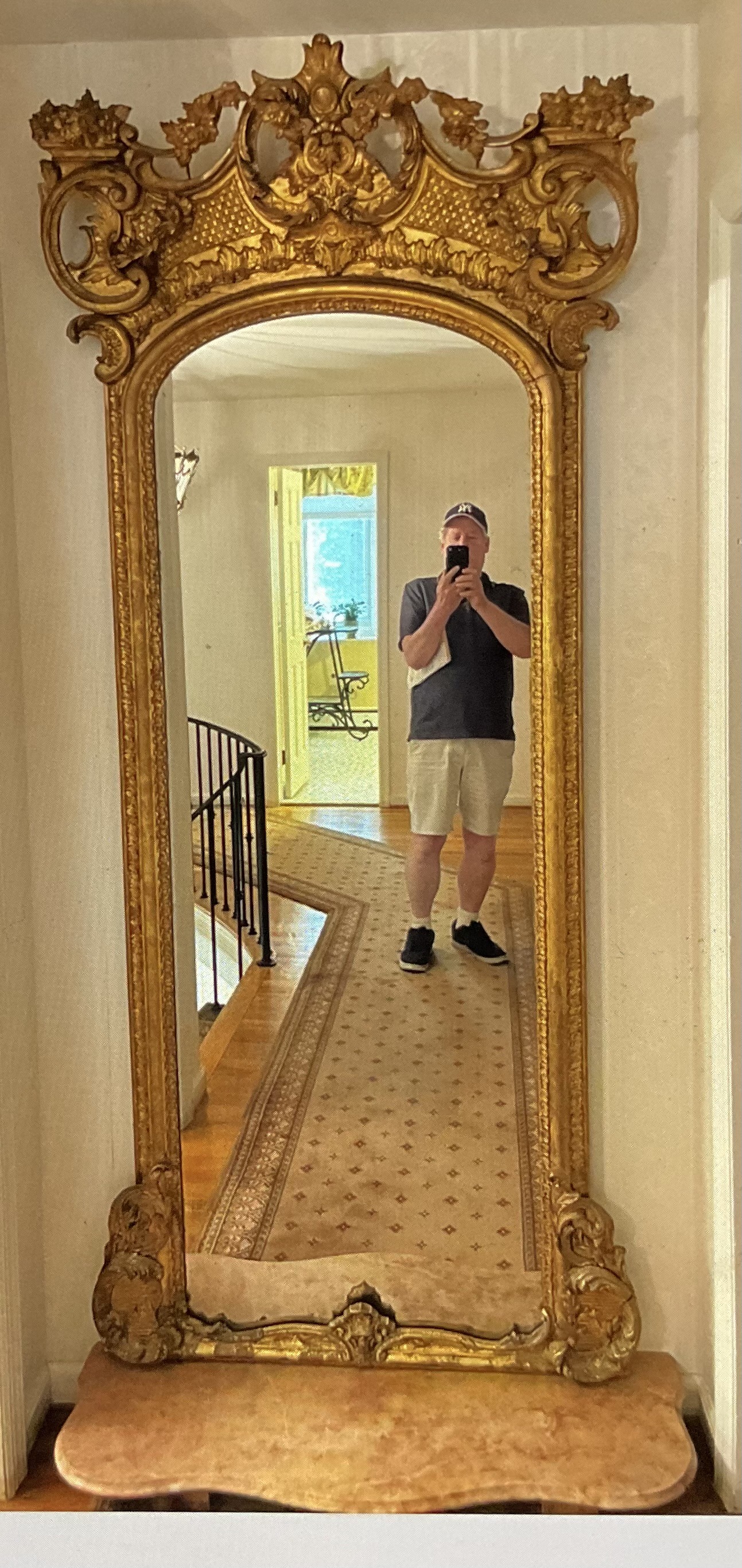 What can be learned about a 1855 New York City mirror?