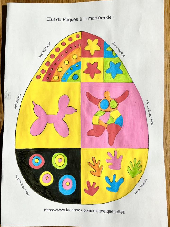 Un oeuf de Pâques tout en couleurs à la peinture