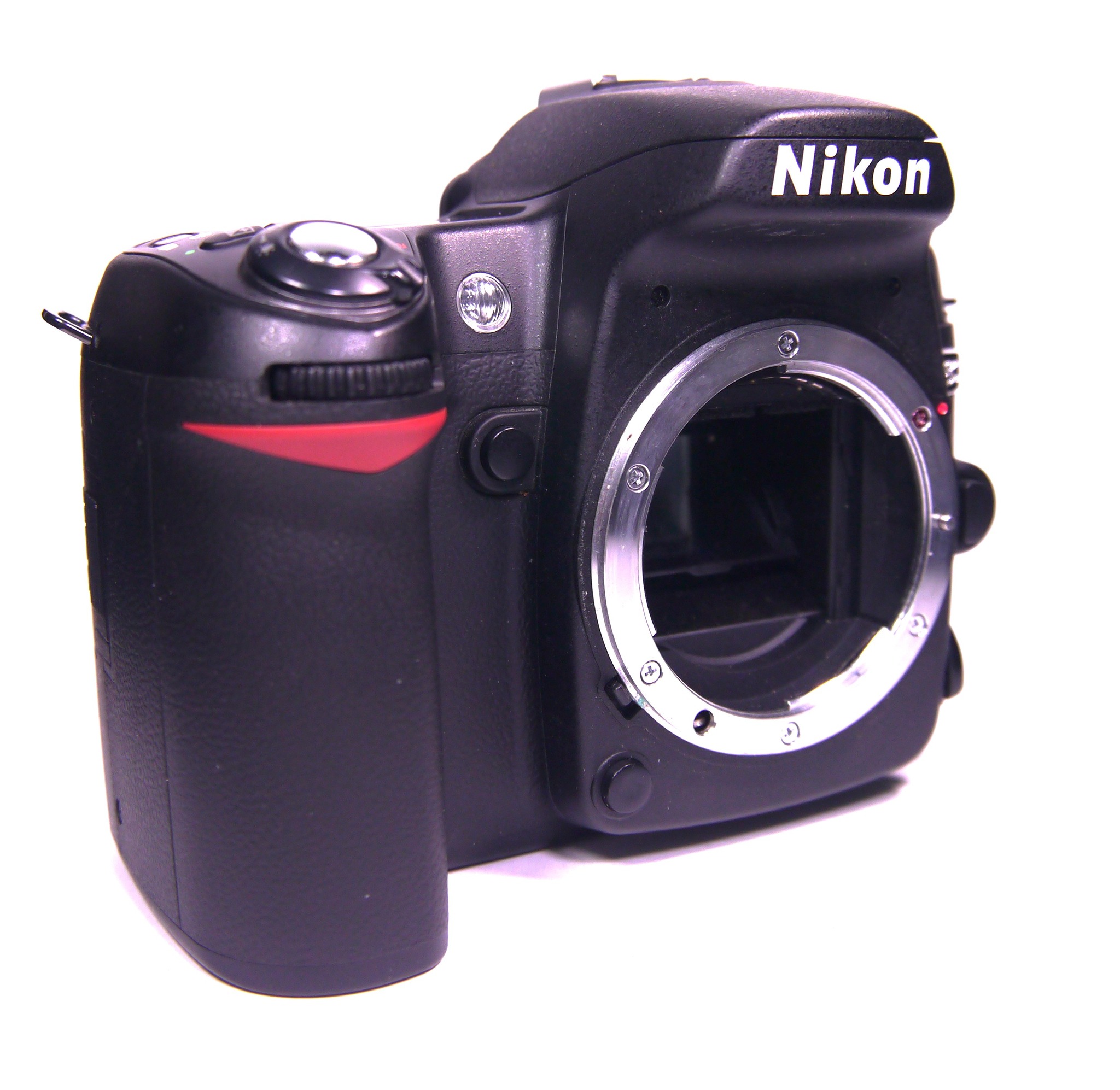 Is Nikon D80 worth buying with older CCD sensor?