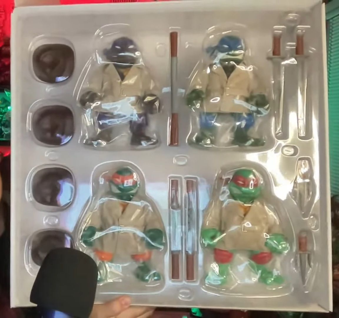 Mondo's new turtles in disguise soft vinyl dropping soon! I hope i