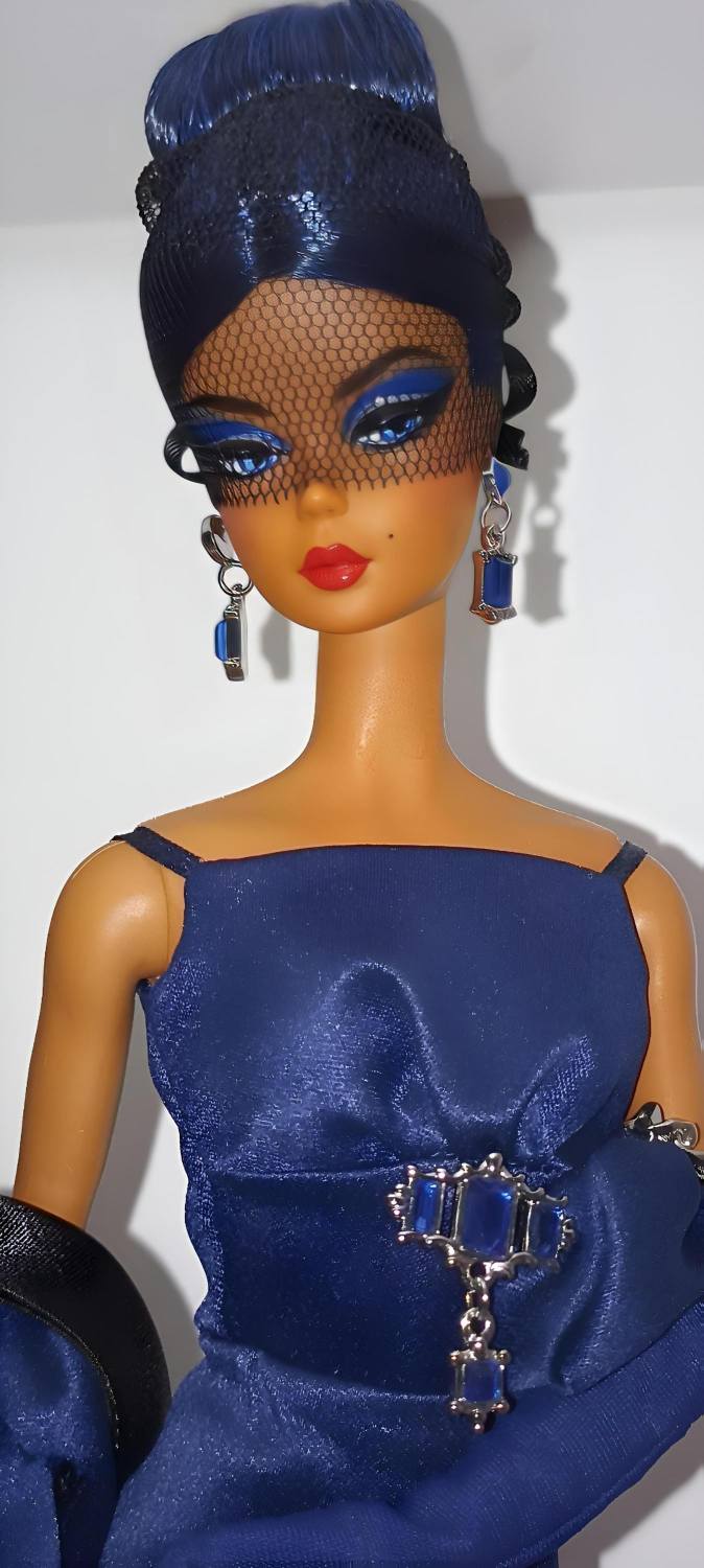 Stunning dusk to dawn silkstone Barbie giftset