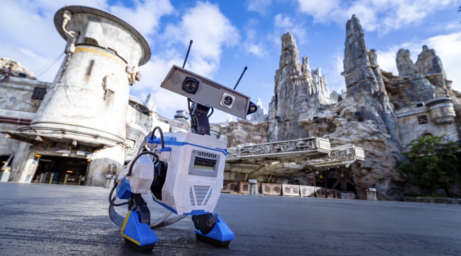 Disneyland now has a BDX Droid Bucket in Star Wars: Galaxy's Edge