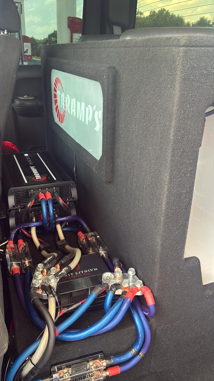 First car audio system since 90's with Taramps amp