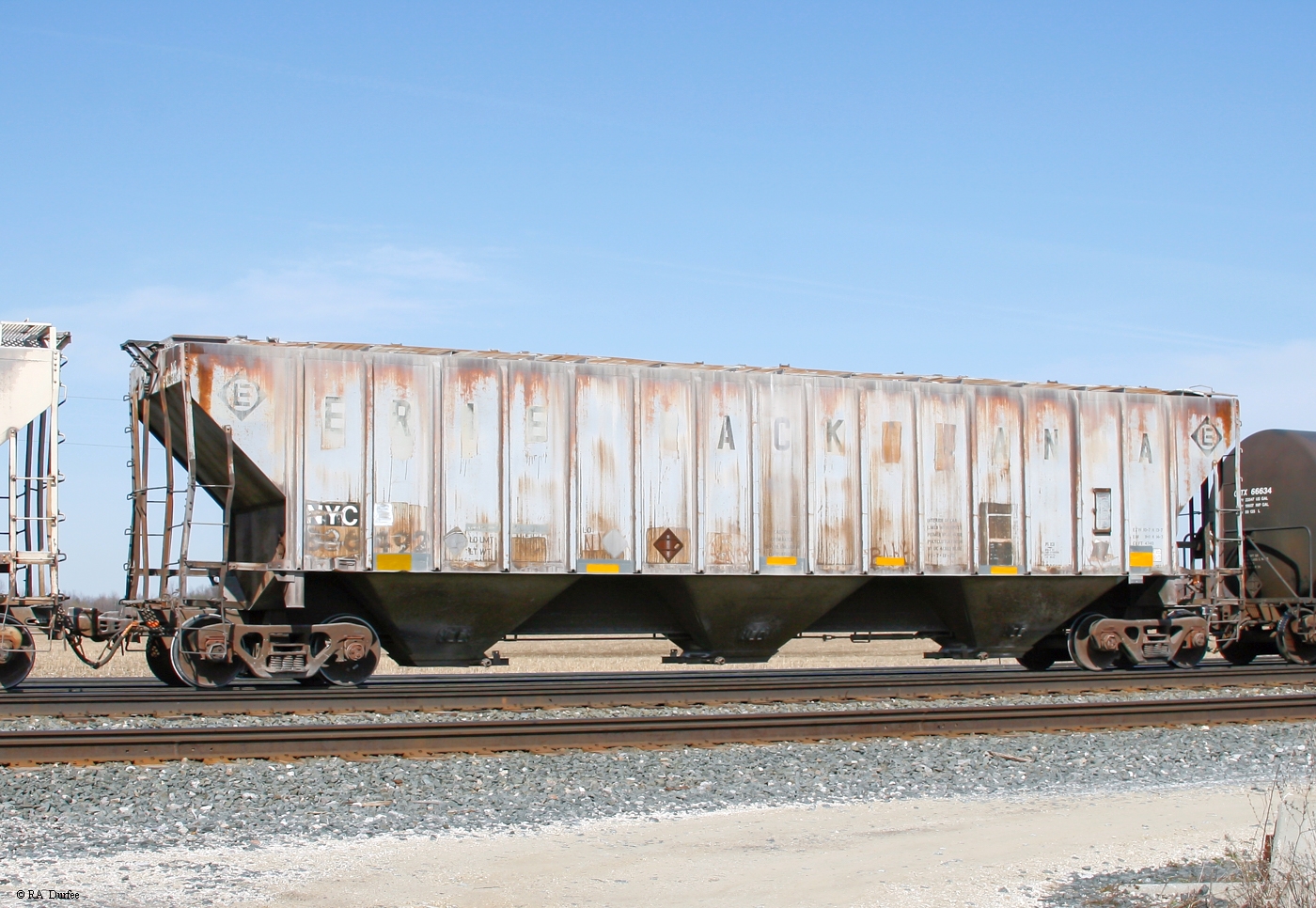 eri Erie Lackawanna E8 833 is shrouded in steam at a platform in