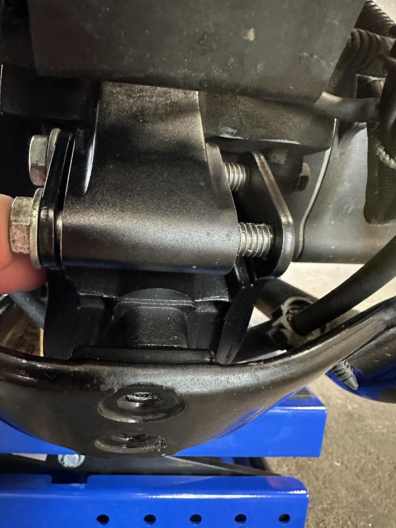 Front isolator motor mounts for 2017 Street Glide Special
