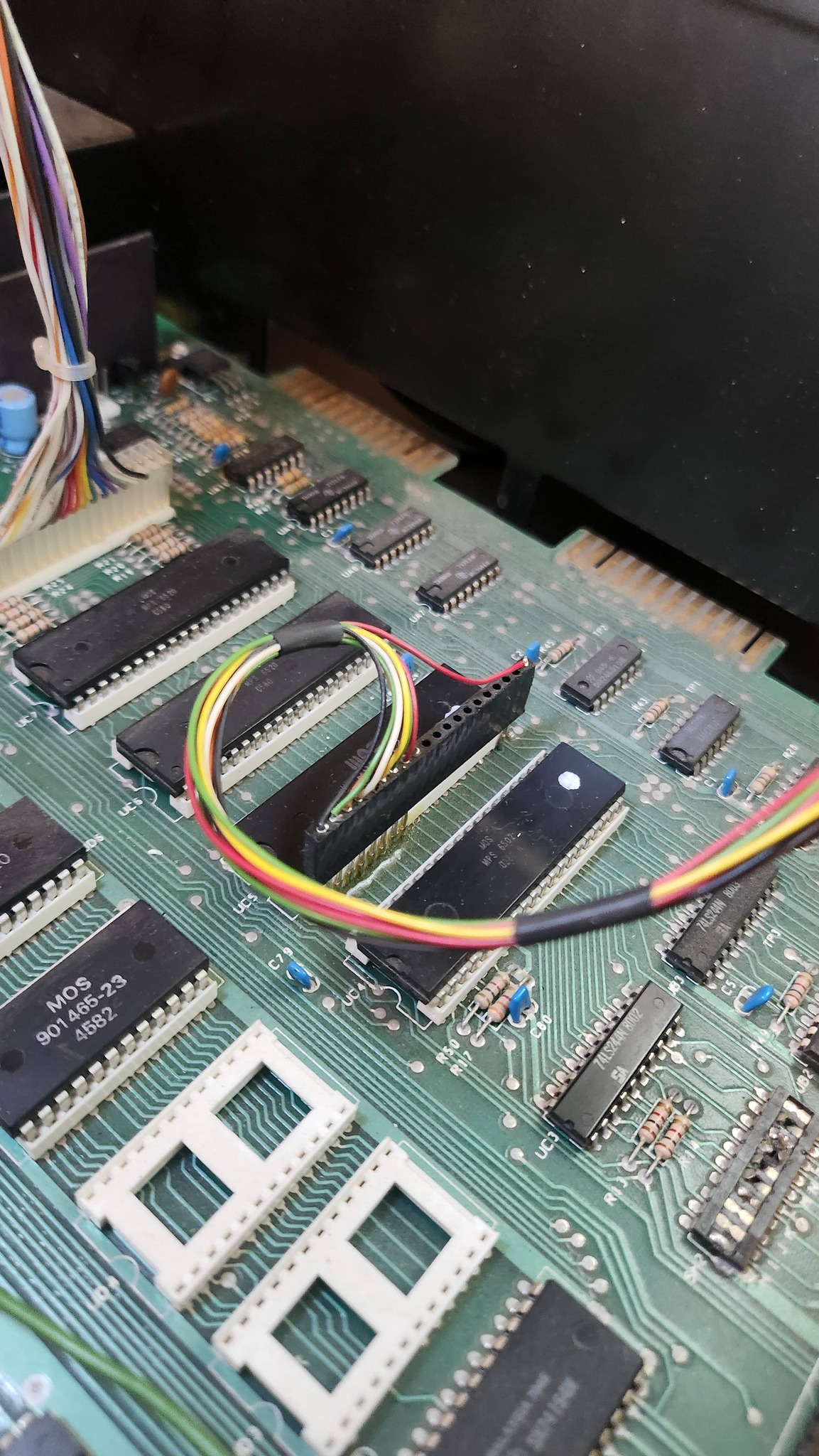 What is 9-pin din dongle for on 2001n pet?