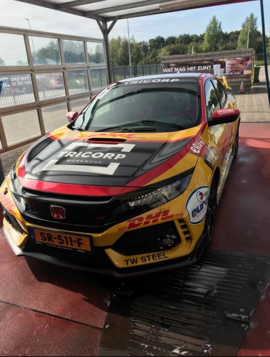 DHL livery on Honda Civic TCR