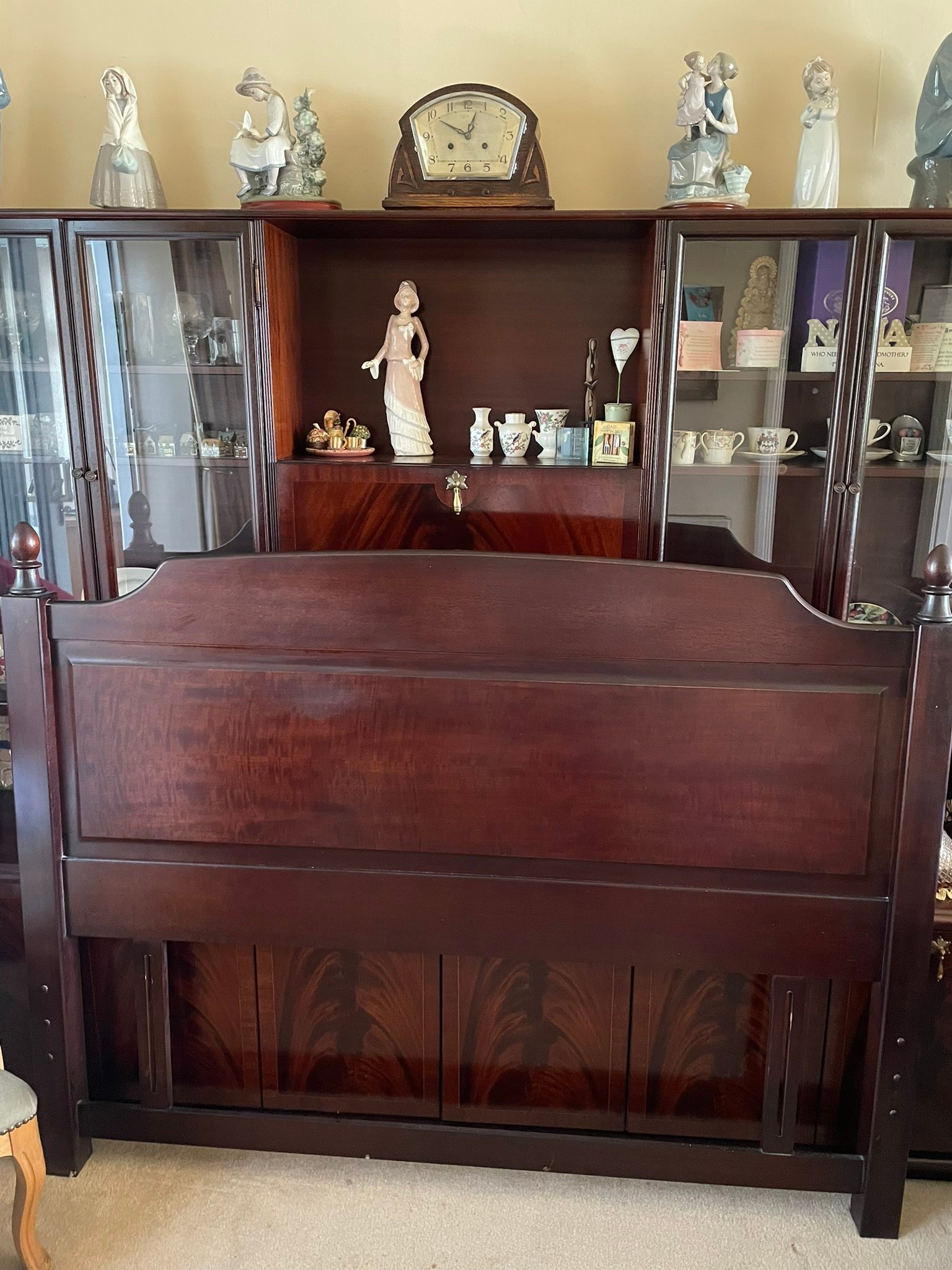 Helping a friend advertise some furnitures for sale ??️ These 