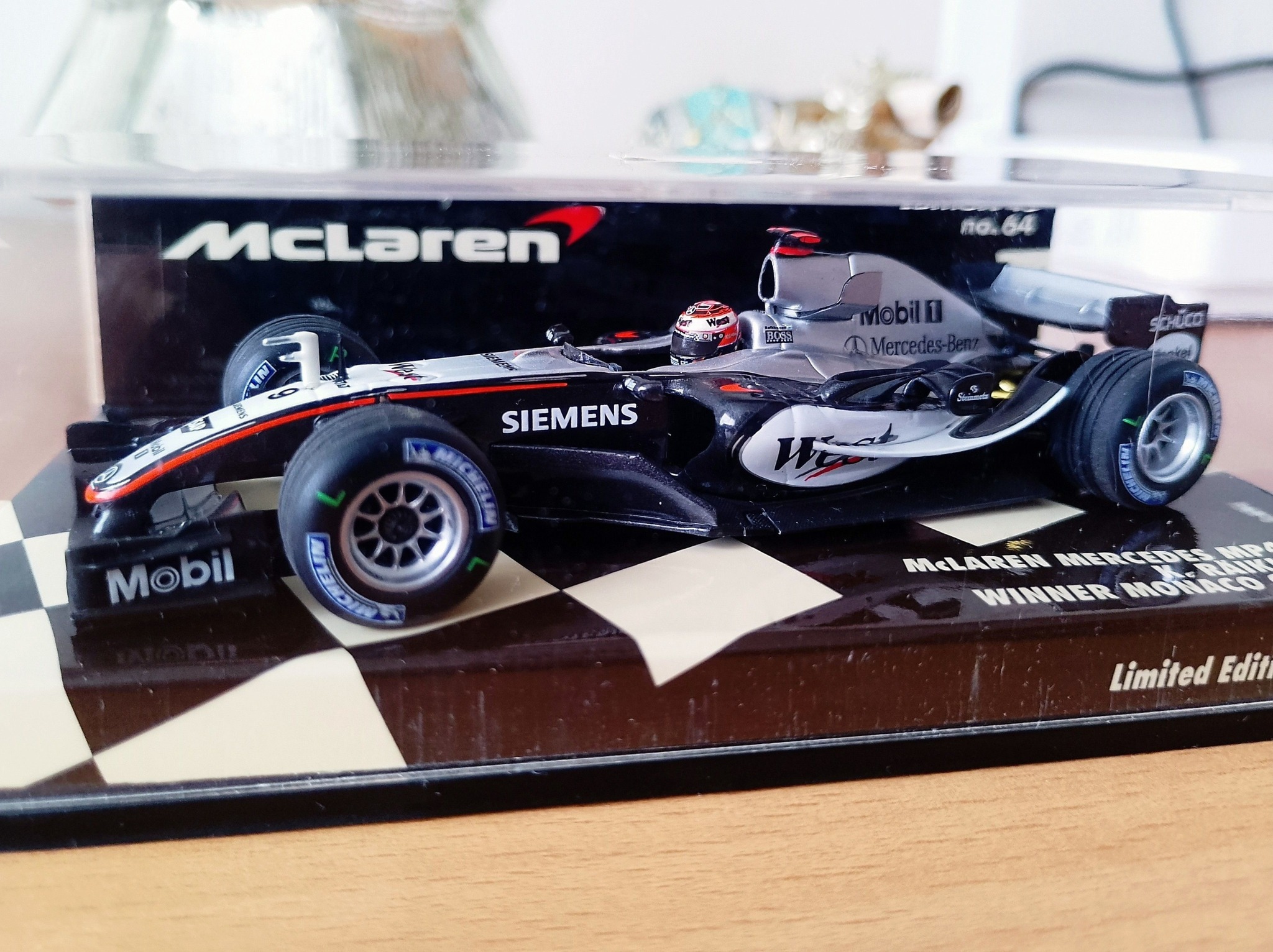 DCCL_M McLaren Mercedes MP4-20 con el que 🇫🇮 Kimi Raikkonen ganó