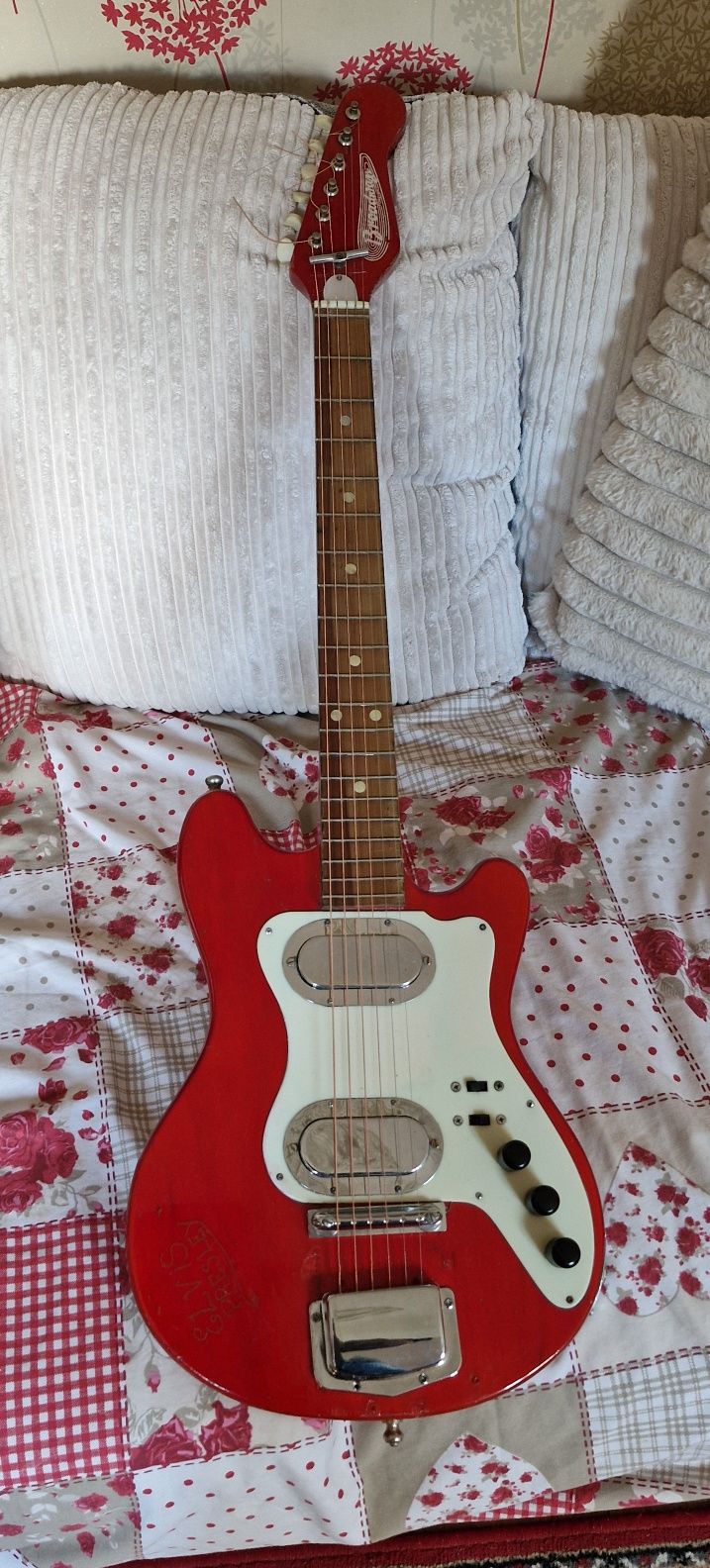 昭和レトロ ビザールギター GUYATONE LG-170T サンバースト Guyatone LG-170T（1967）です。 当時、Guyatoneは売れに売れ生産が