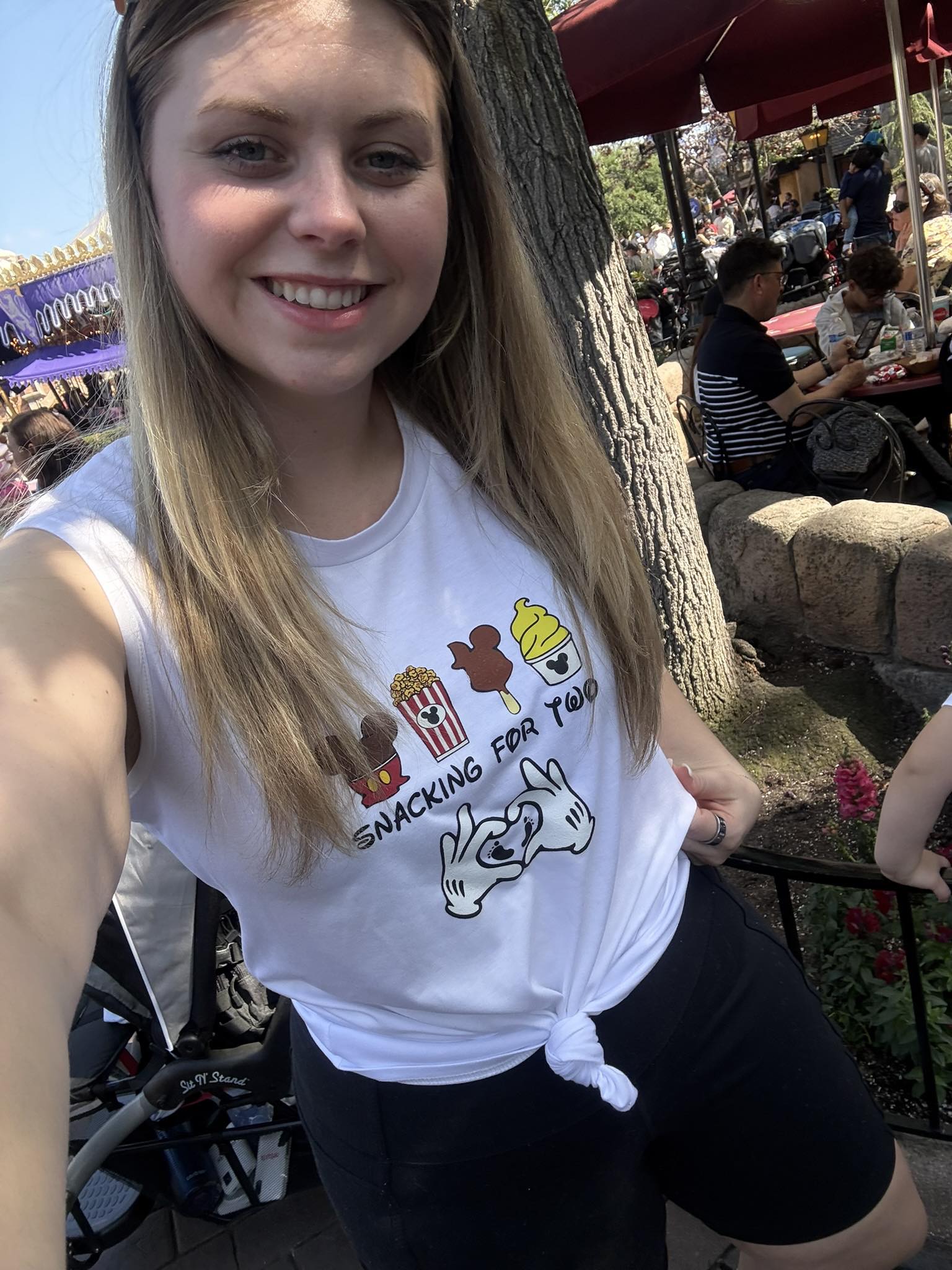 Who has a special #DisneyBaby announcement for next year? 💕