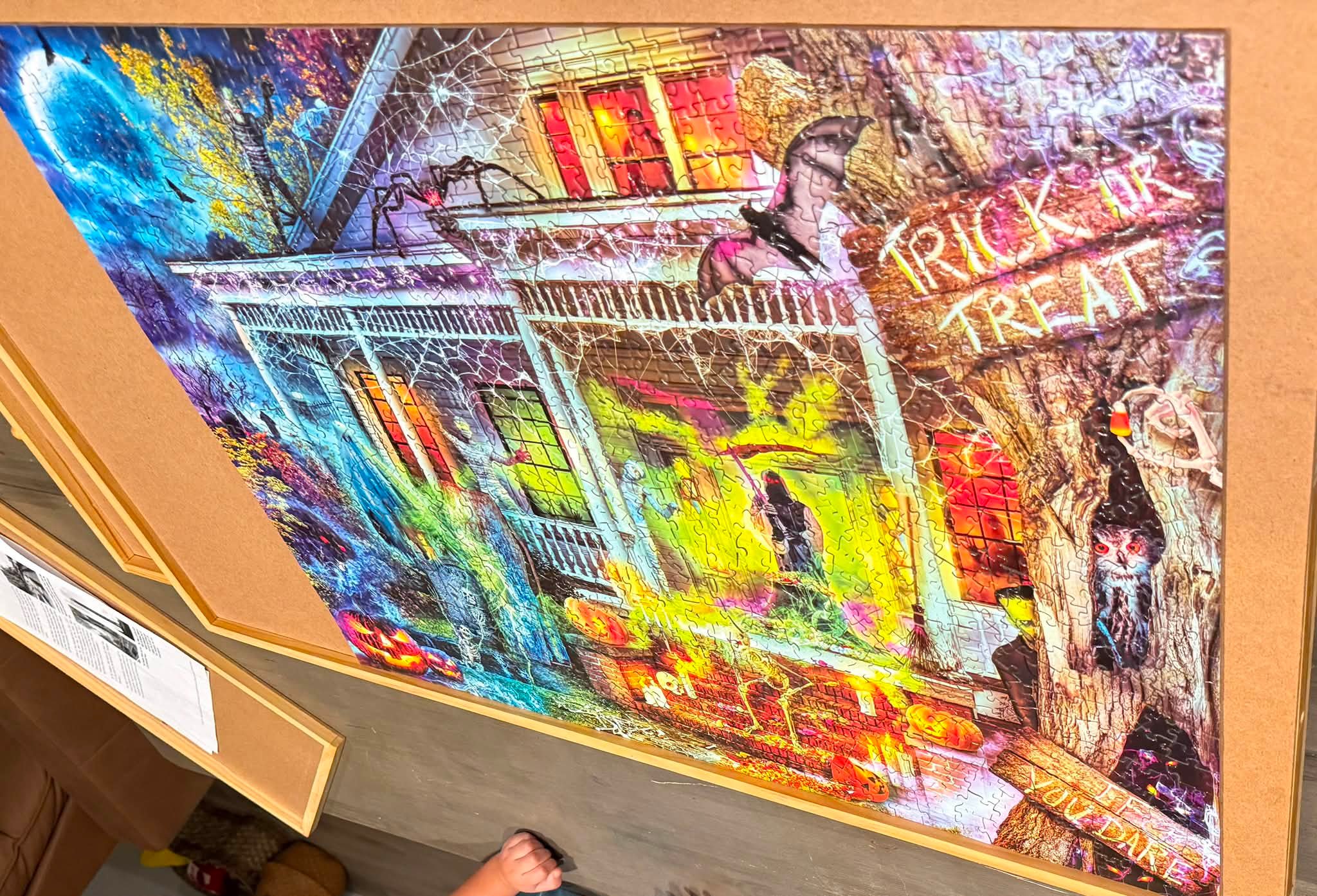 Glow-in-the-dark Halloween 1000-piece puzzle from Masterpieces
