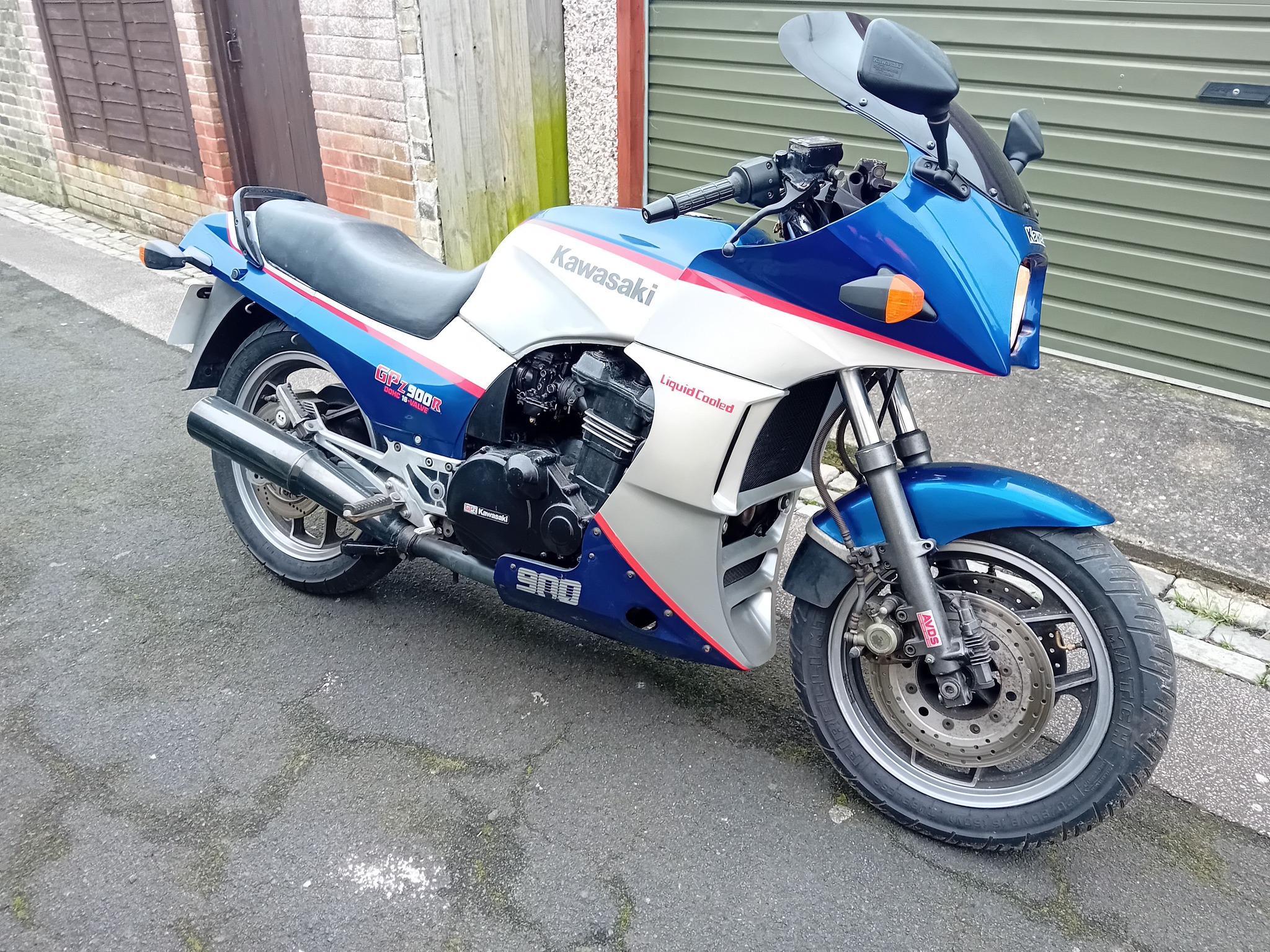 Would anyone be interested in this 1984 gpz900r A1 tax and mot