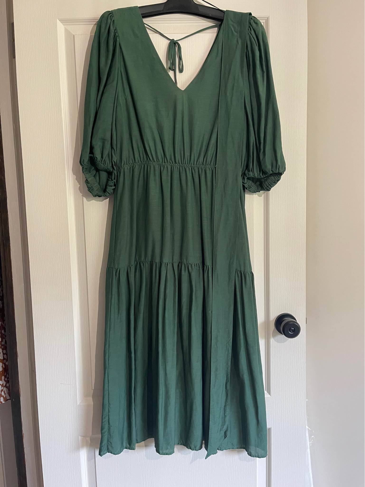Dark green witchery dress in perfect condition…worn once to a function & no longer fits. Size 10 & comes with matching waist tie/belt. Happy to post for extra cost or pick up