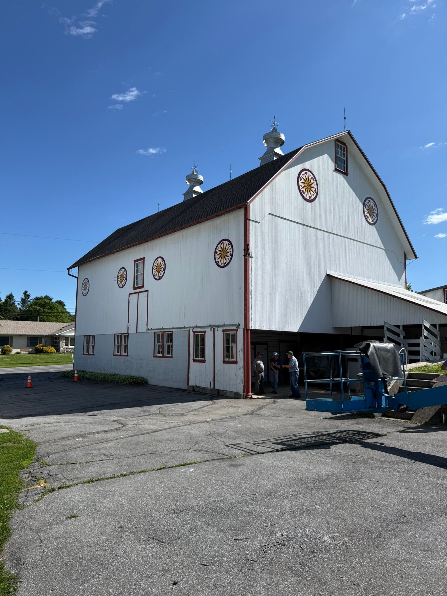 vintage an・an no.10 Decorated Zimmerman barn at Werleys Corner Hotel