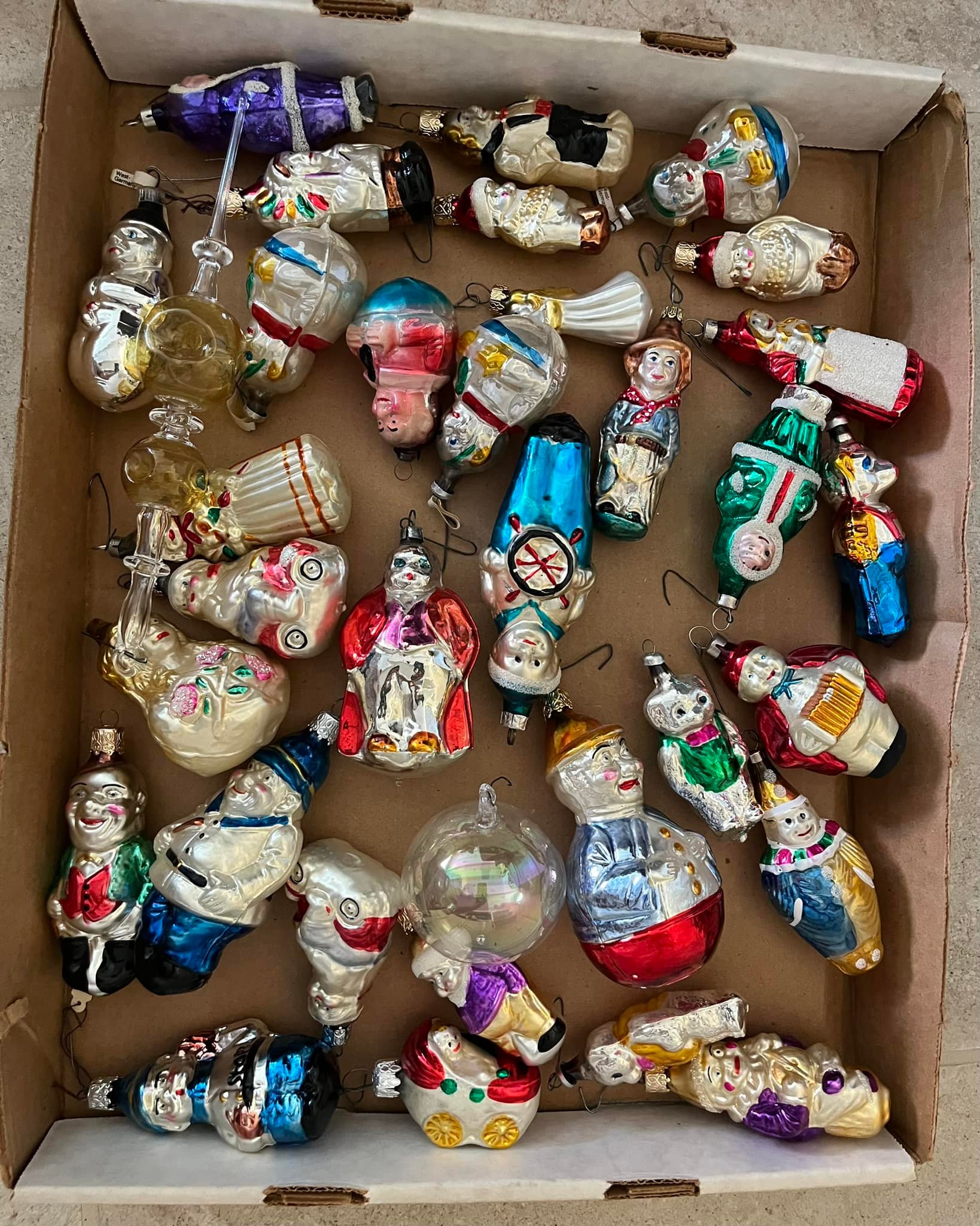NFS This is a Brinnco 1950's NOEL set. Foil labels on bottom say