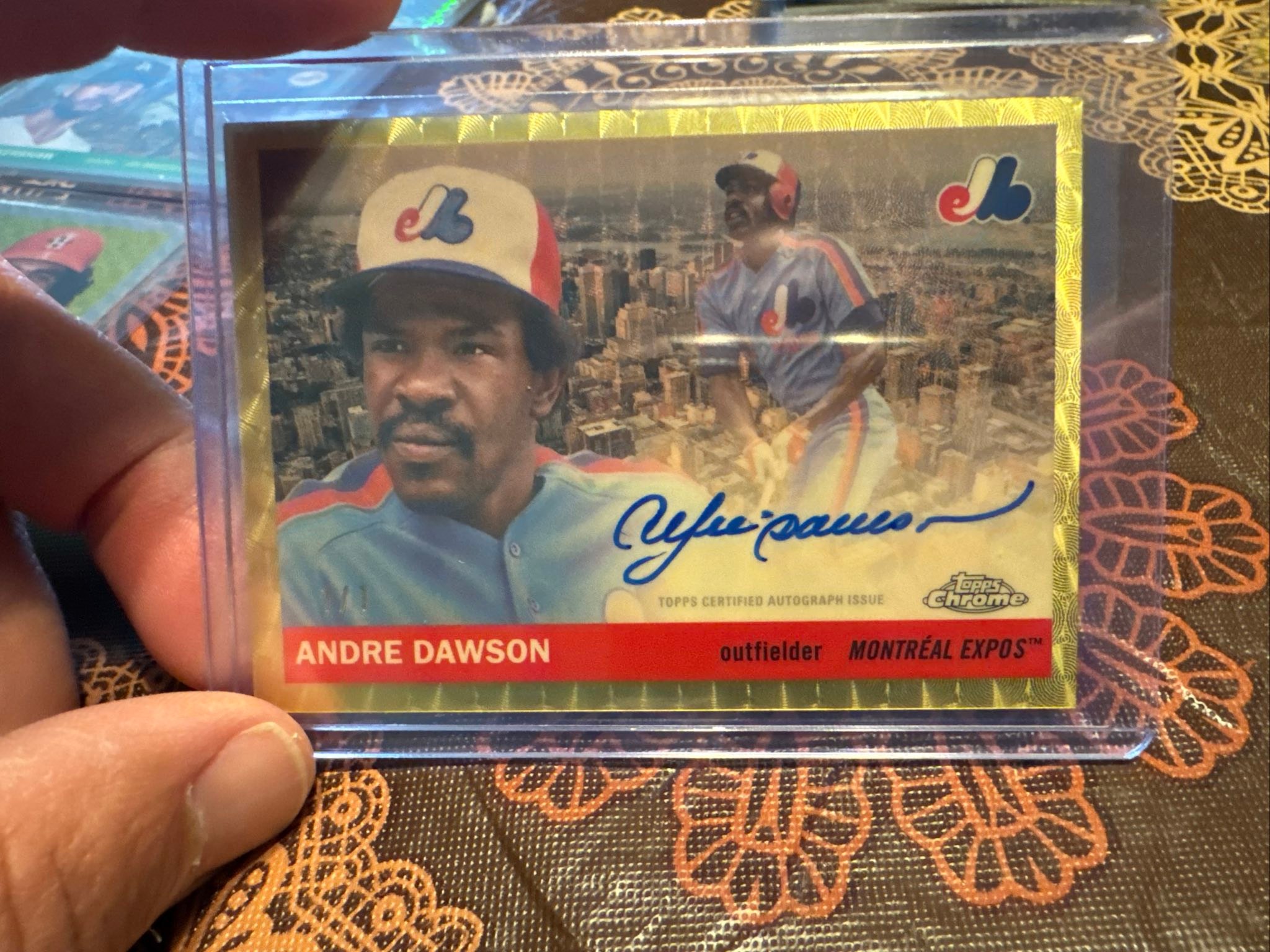 11-year-old pulls rare Andre Dawson autograph superfractor from