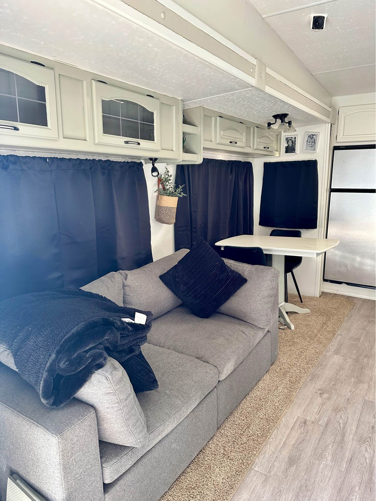 2007 Kustom Koach LW 340 fifth wheel - RVs & Campers - Strathmore ...