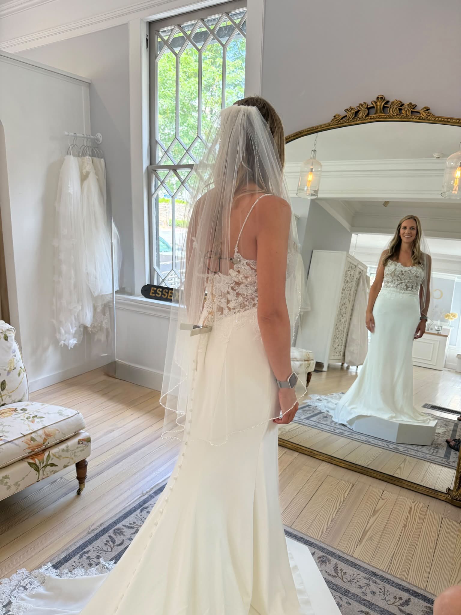 What low back shape wear would you recommend for a dress like this? Looking for either smoothing or compression that won't ride up or roll down