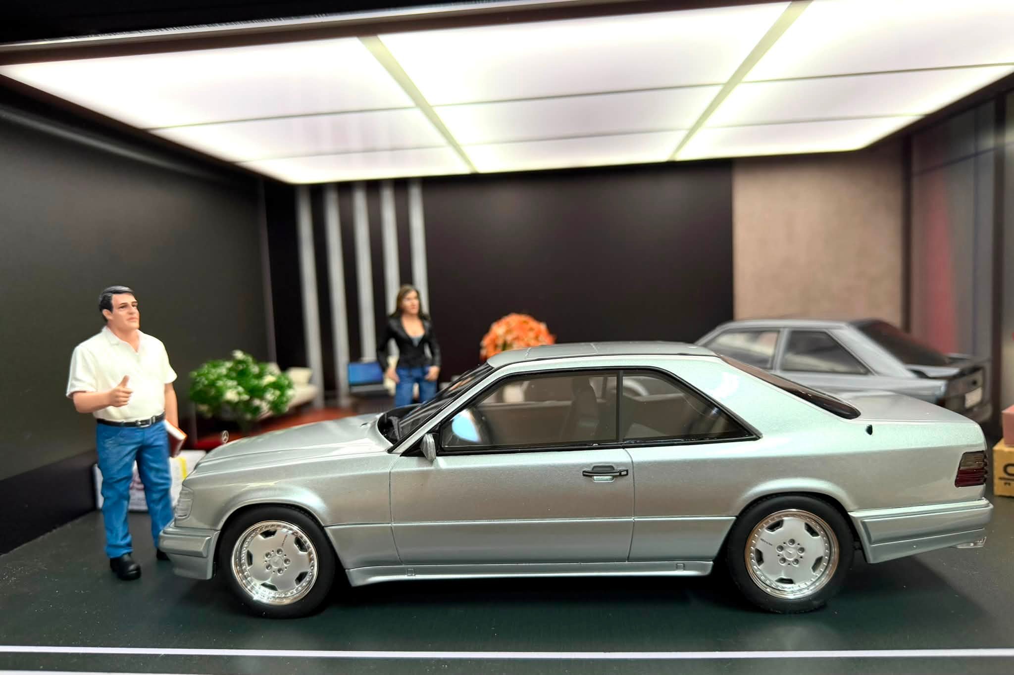 Mercedes-Benz E36 AMG Coupé 1:18 Diecast Model in Brilliant Silver