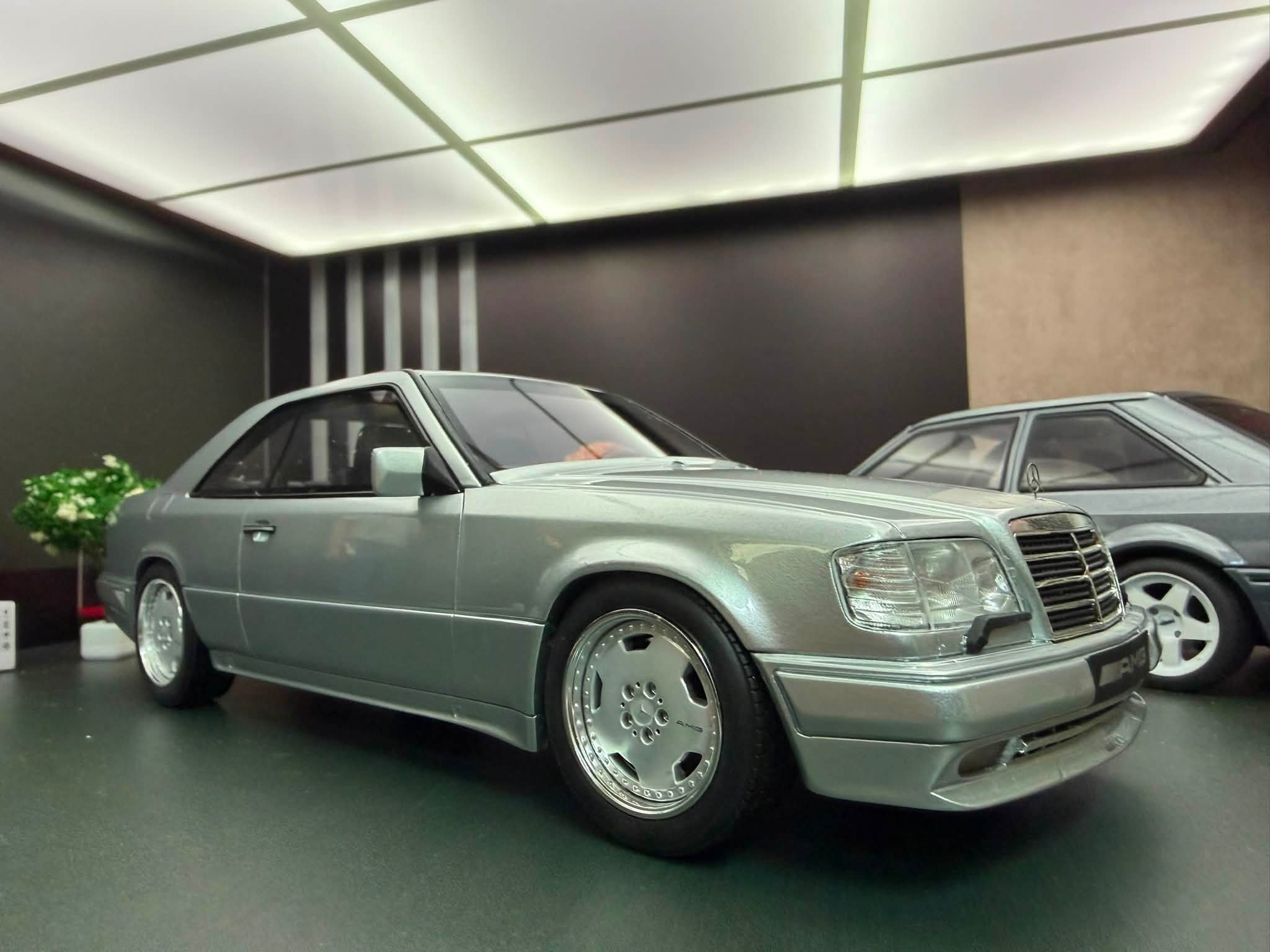 Mercedes-Benz E36 AMG Coupé 1:18 Diecast Model in Brilliant Silver